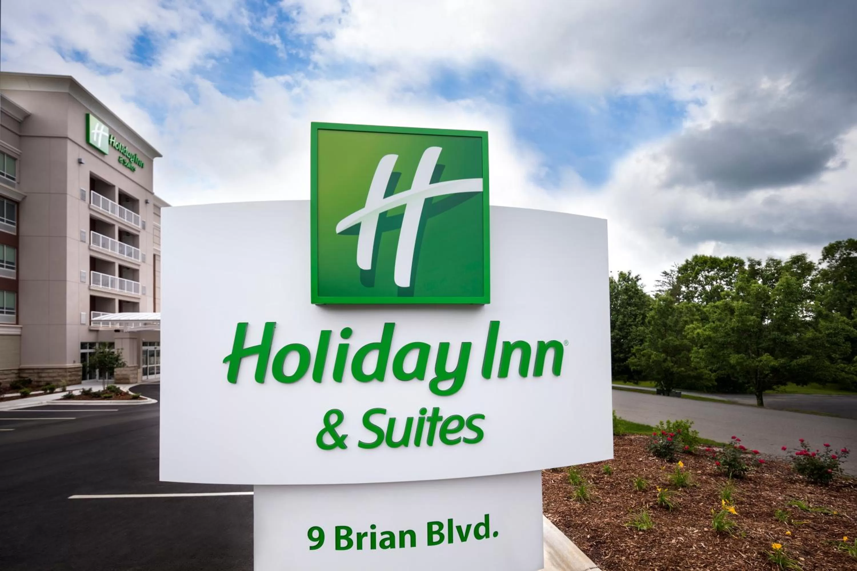 Property building in Holiday Inn & Suites Arden - Asheville Airport by IHG