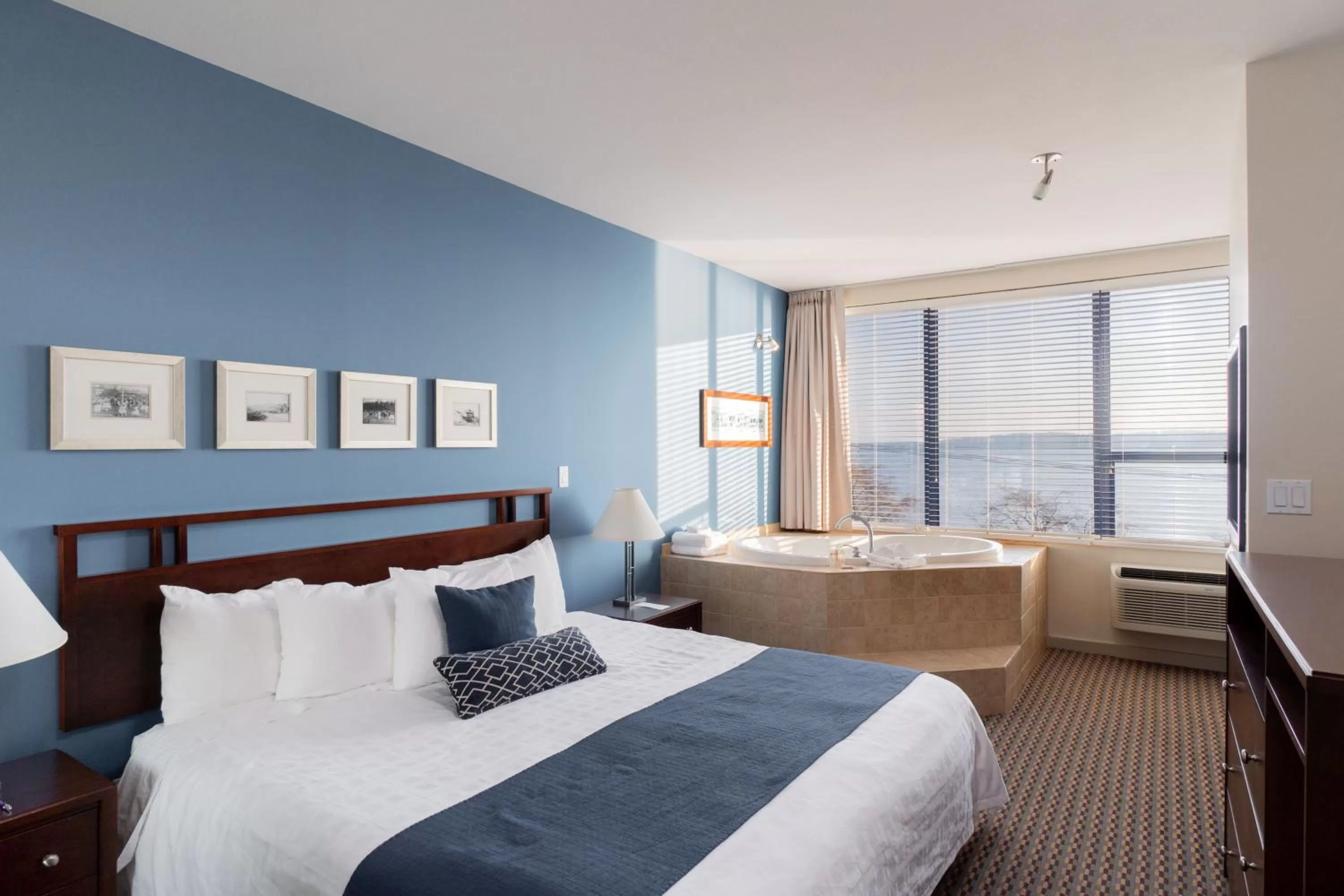 One-Bedroom Suite with Spa Bath in Ocean Promenade Hotel