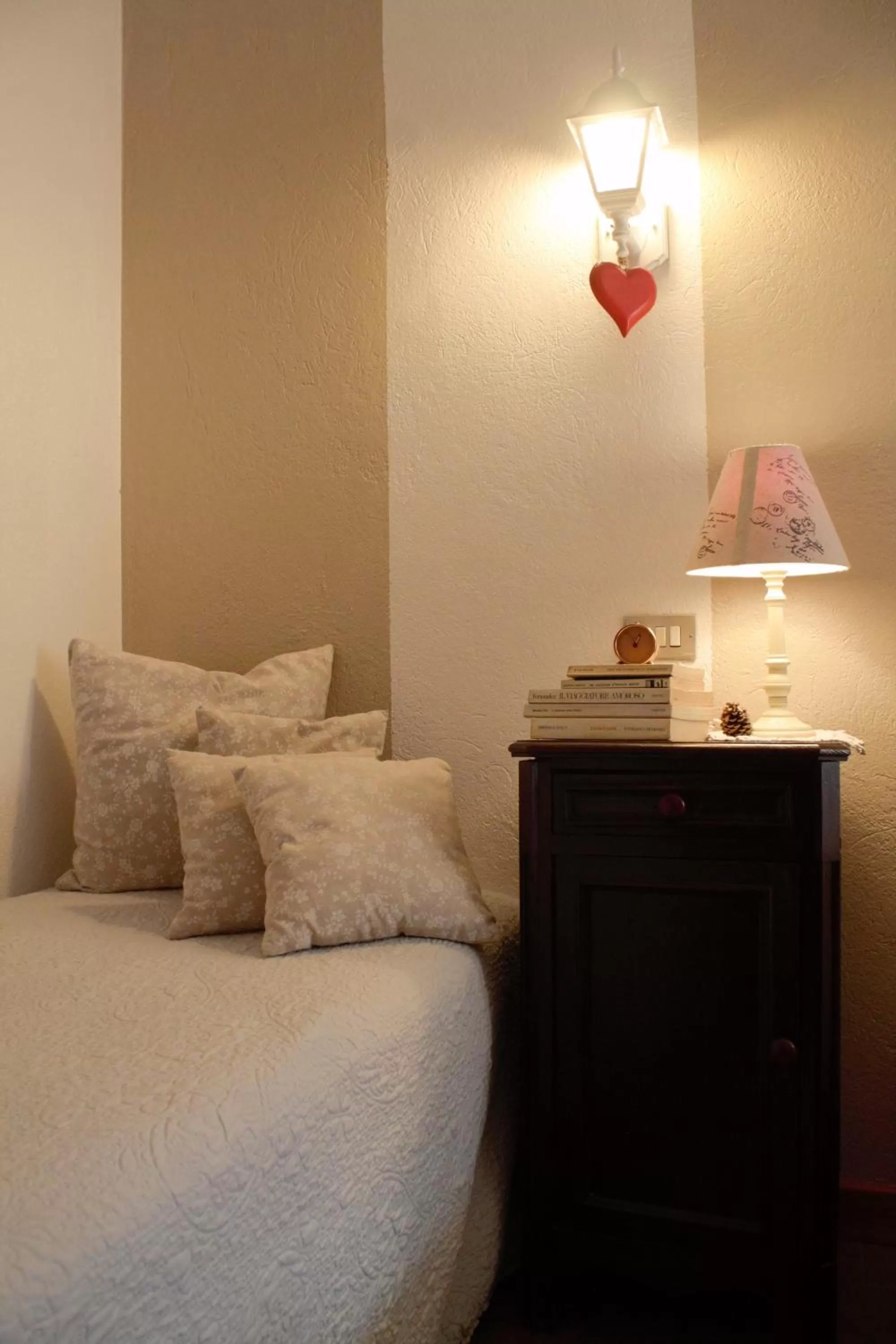 Decorative detail, Bed in Le Coeur du Pont