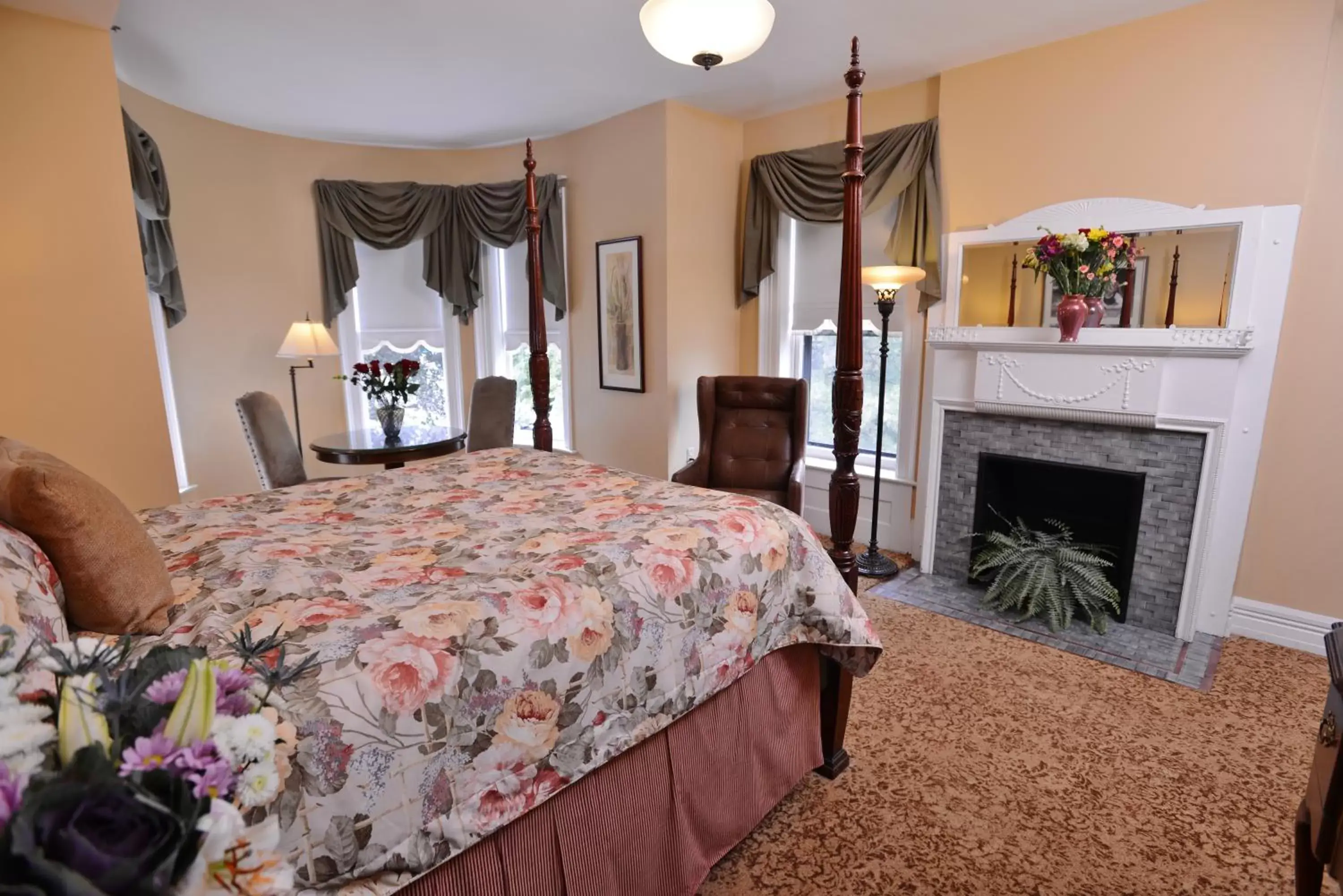 Rehm House Deluxe Queen in The Inn on Ferry Street Rehm House Deluxe Queen in The Inn on Ferry Street