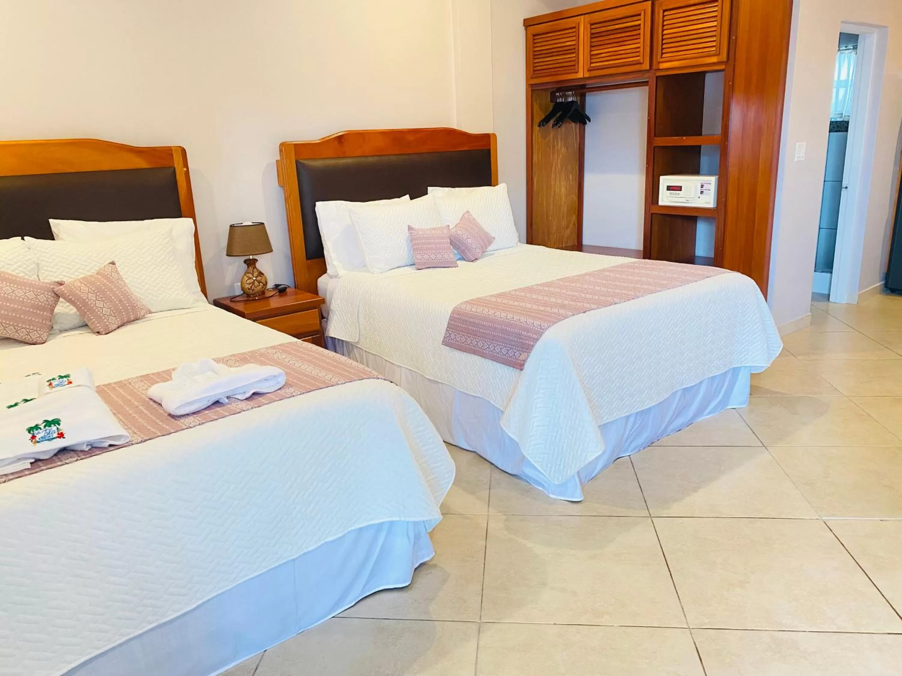 Bedroom, Bed in La Isla Resort