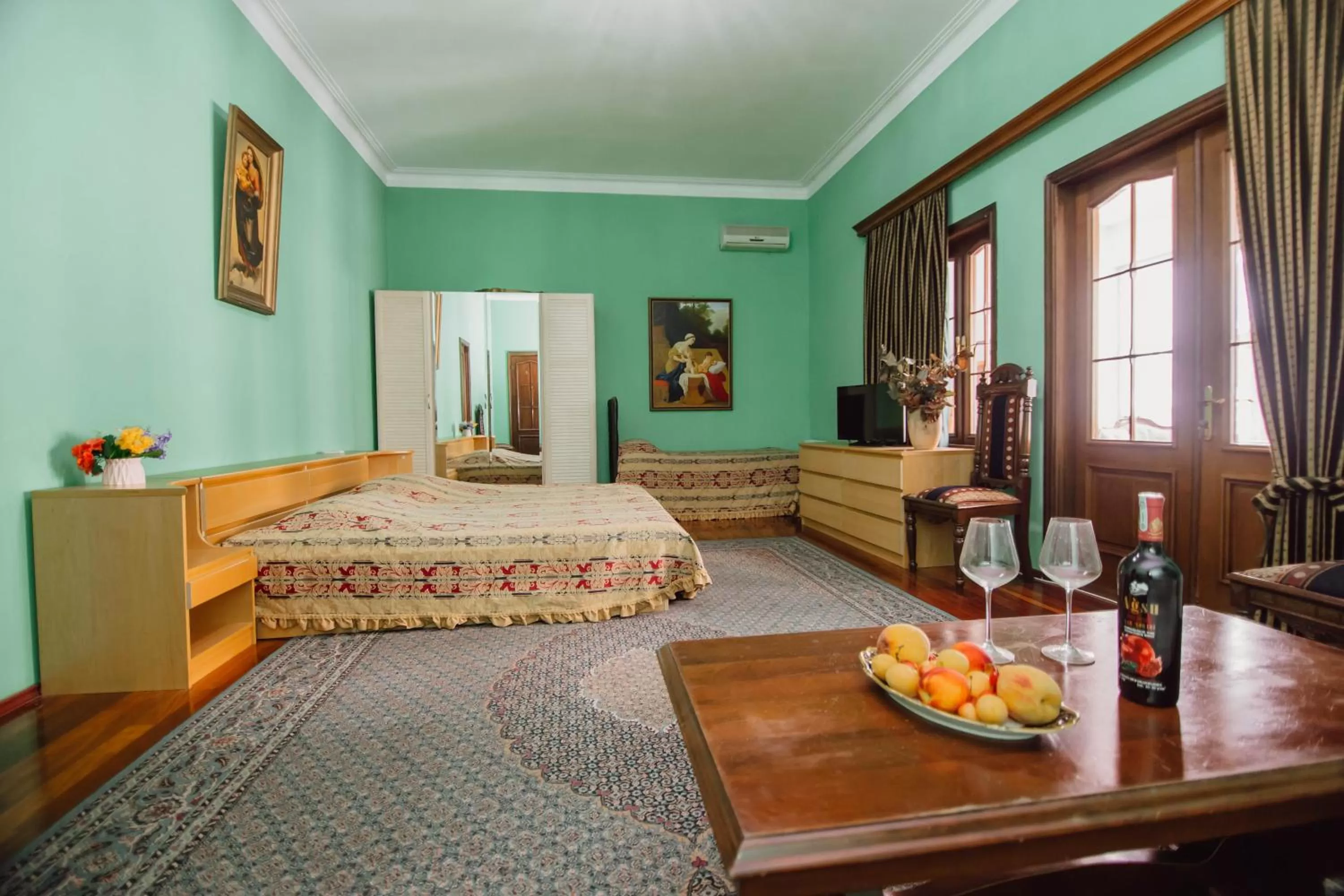 Photo of the whole room in Hotel Queen-Batumi