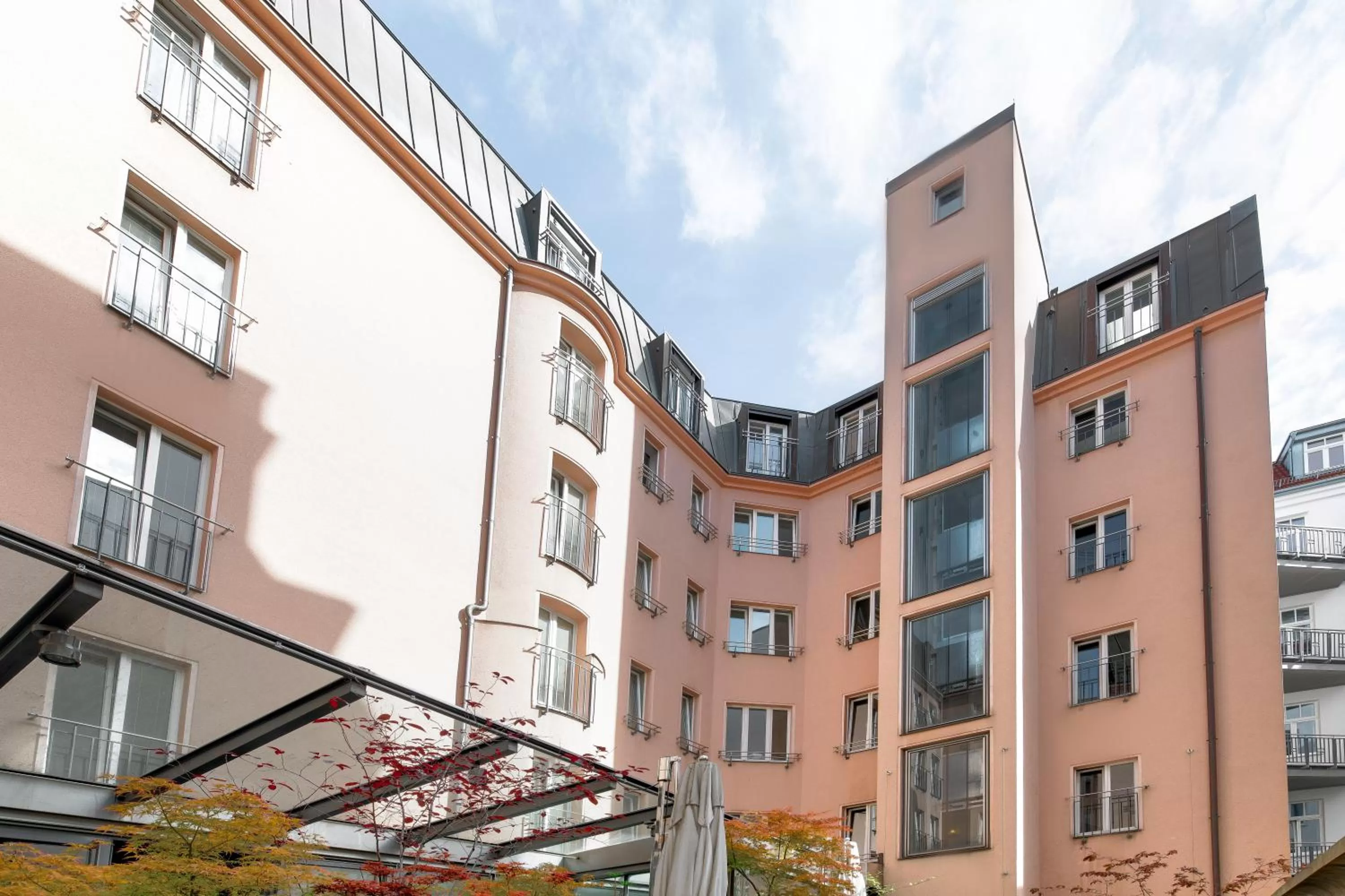 Property building in Hotel Bleibtreu Berlin by Golden Tulip