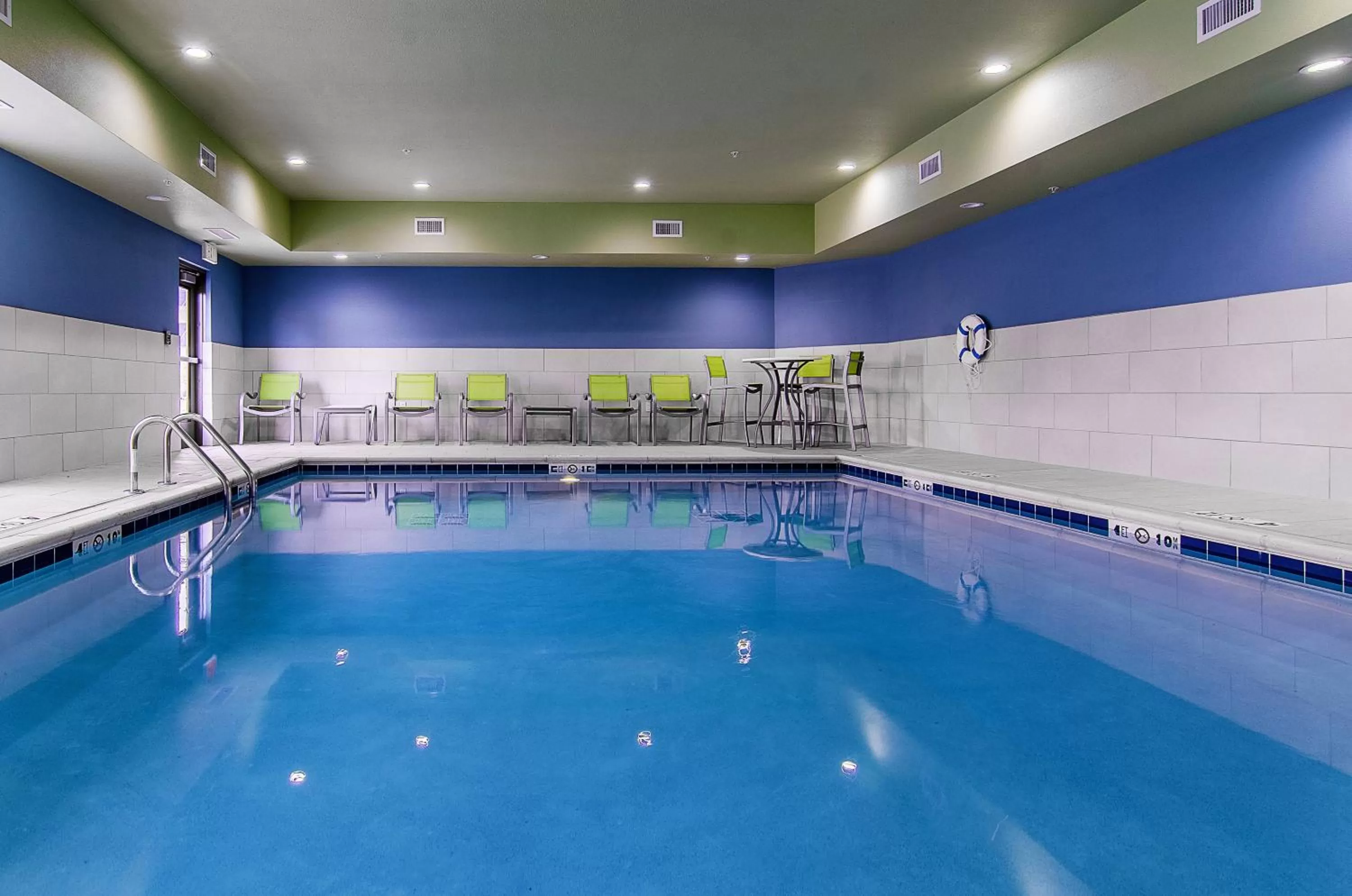 Swimming pool in Holiday Inn Express & Suites - Atchison by IHG