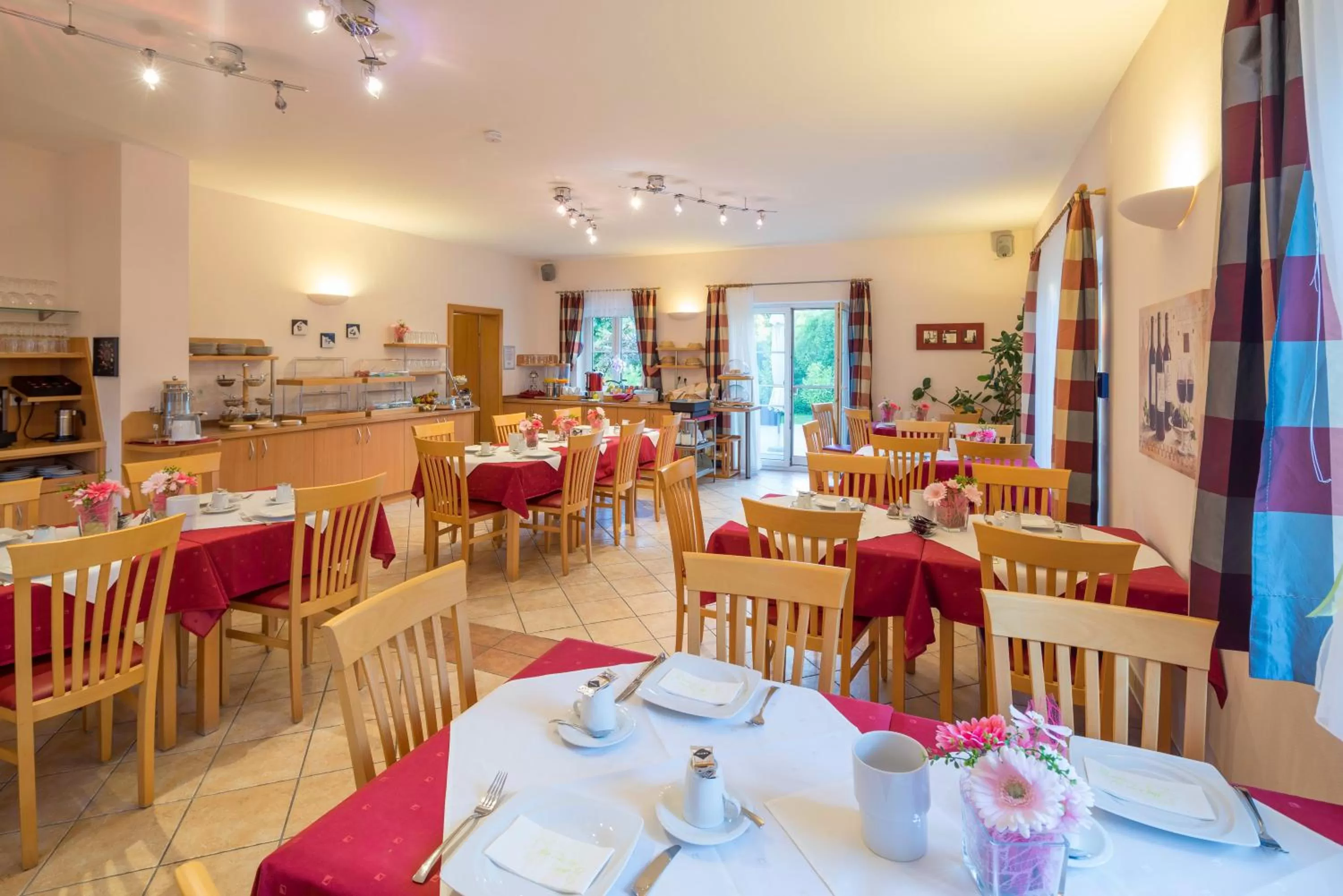 Breakfast in Hotel Garni Oasis Loipersdorf