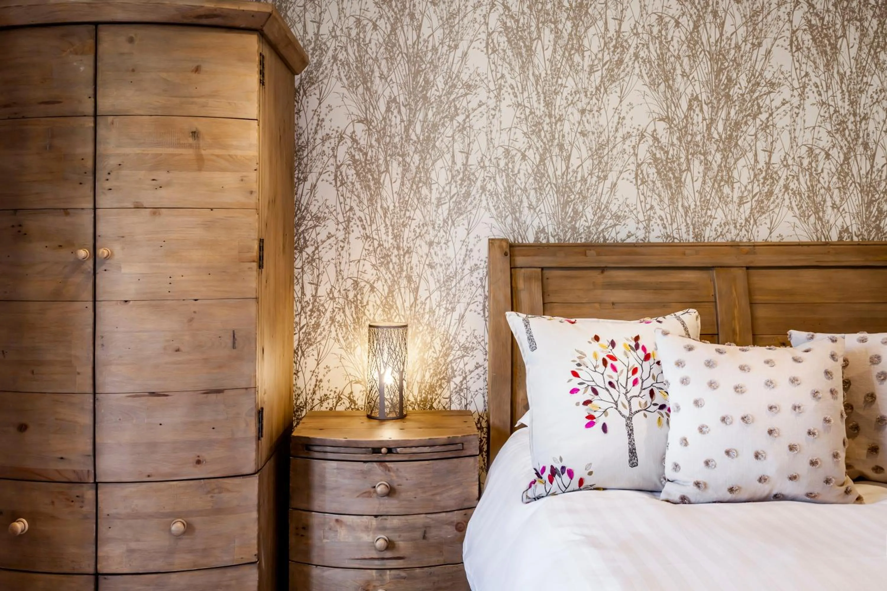 Bedroom, Bed in The Gamekeeper's Inn