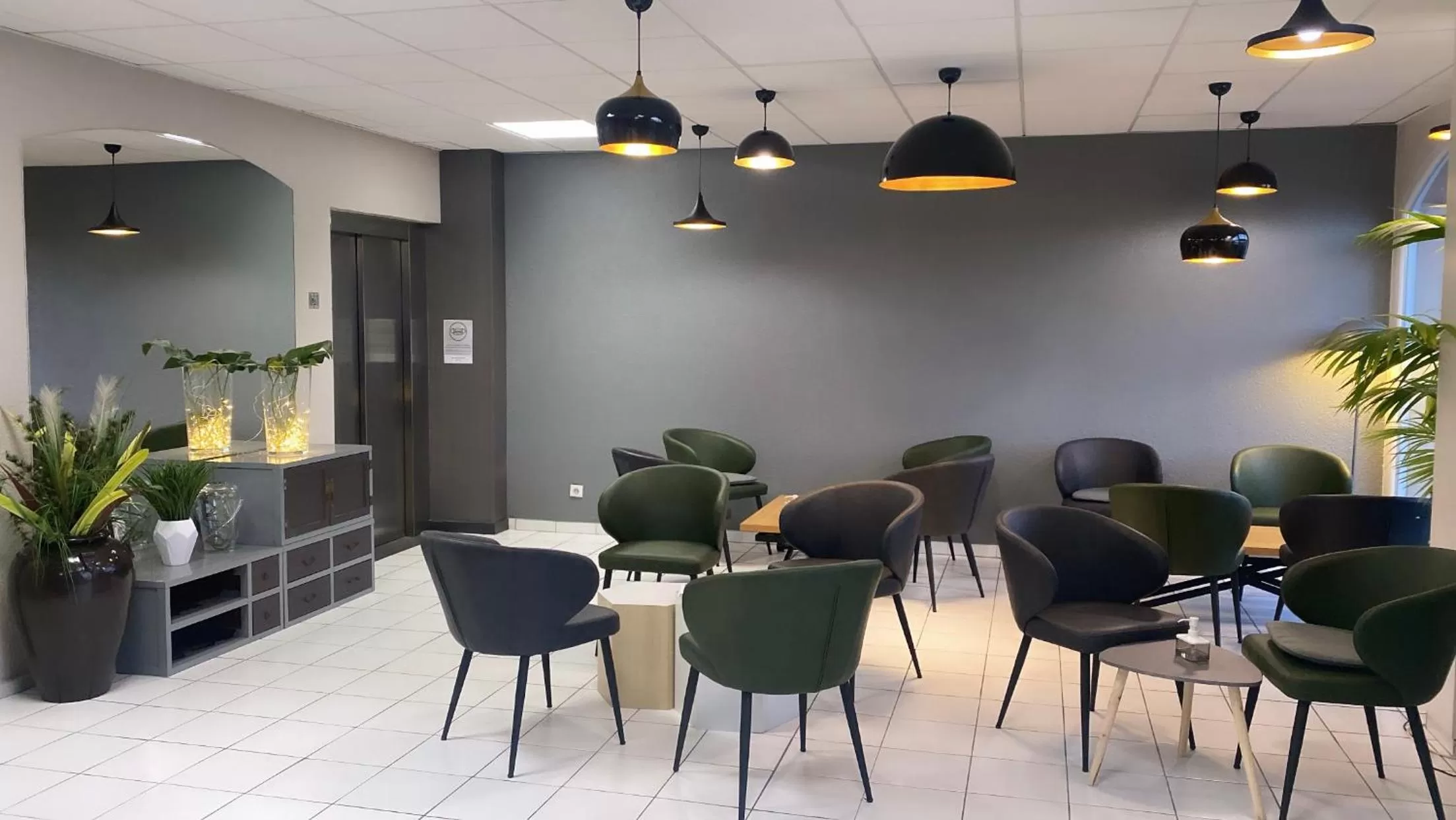 Living room in B&B HOTEL Sète Centre Gare