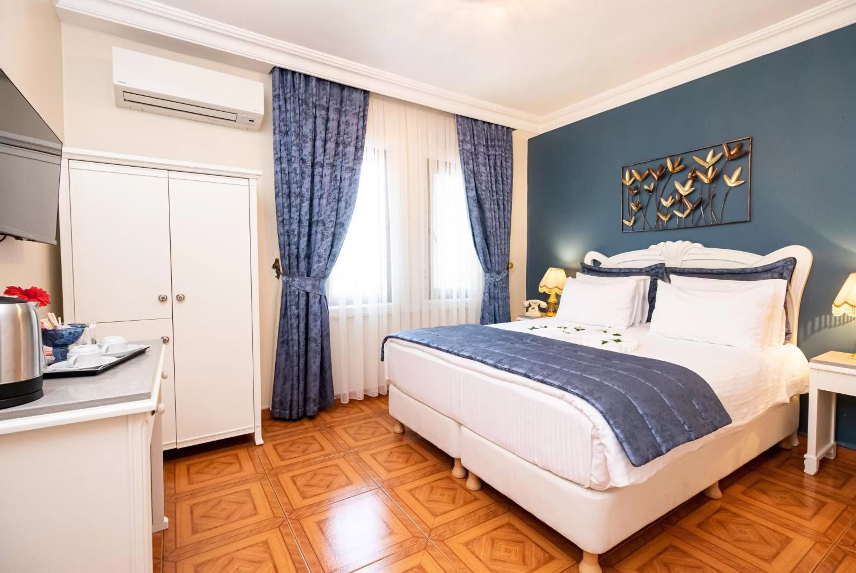 Photo of the whole room, Bed in Alzer Hotel Special Class