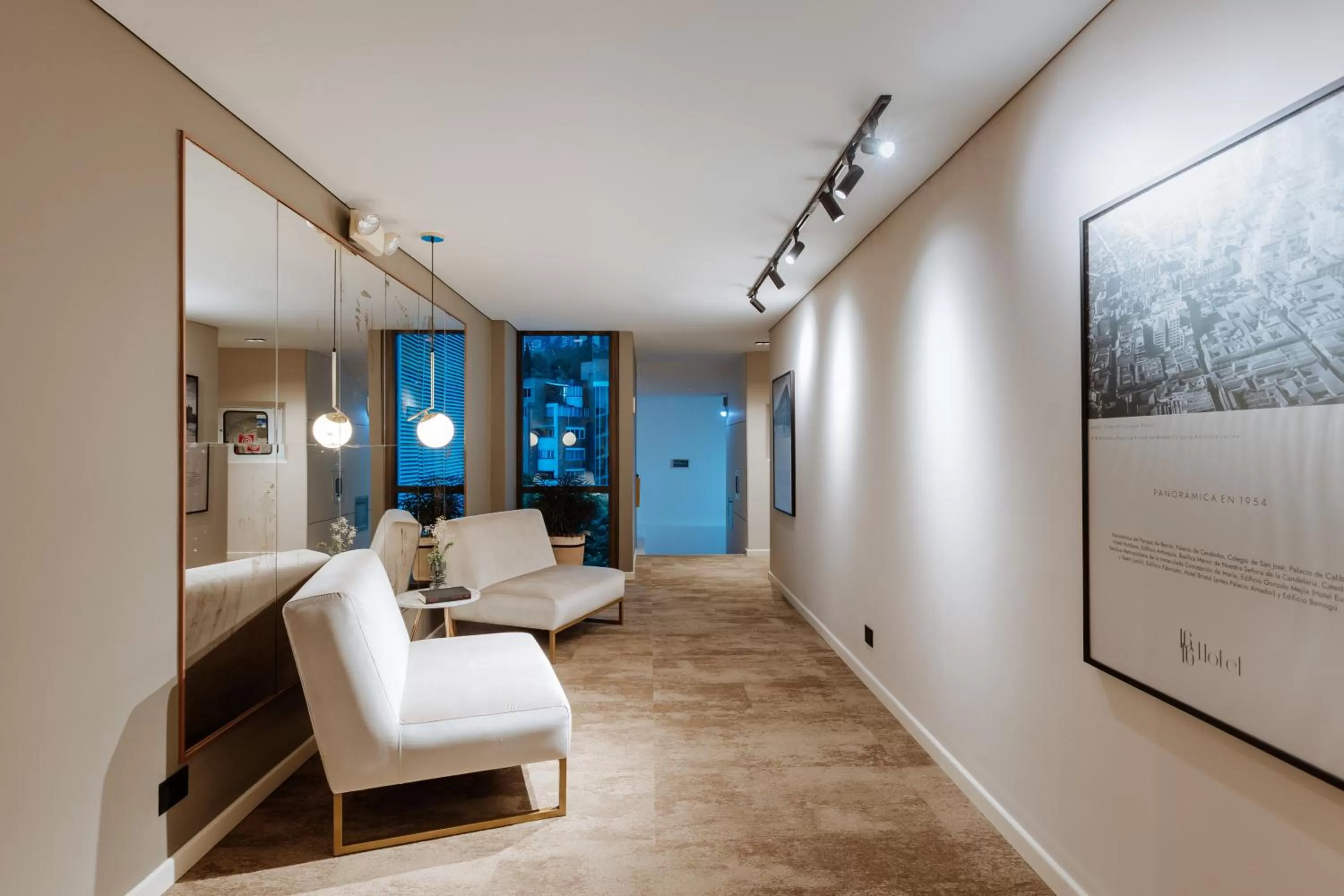 Facade/entrance, Bed in 1616 Hotel