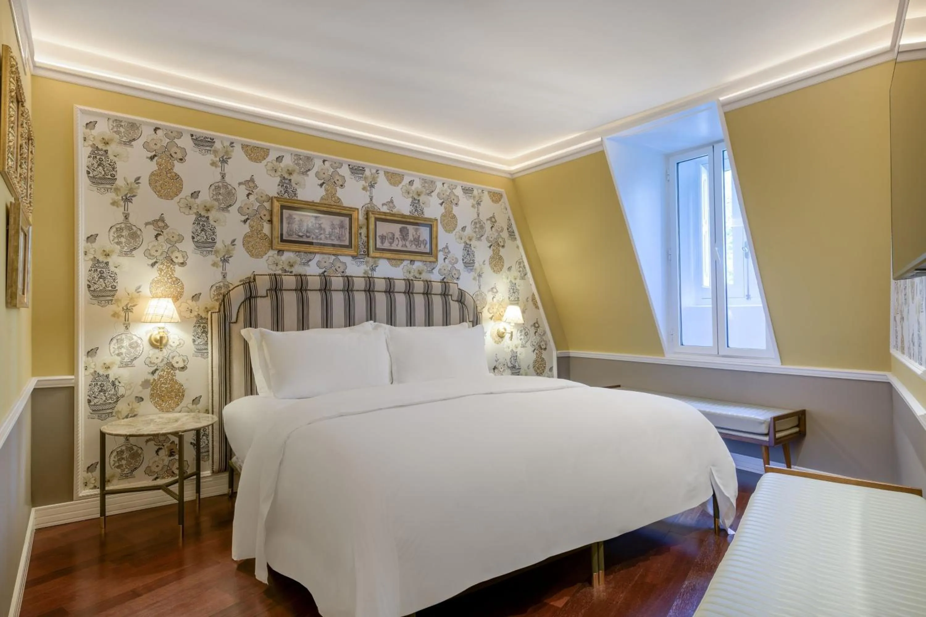 Photo of the whole room, Bed in Santo Mauro, a Luxury Collection Hotel, Madrid