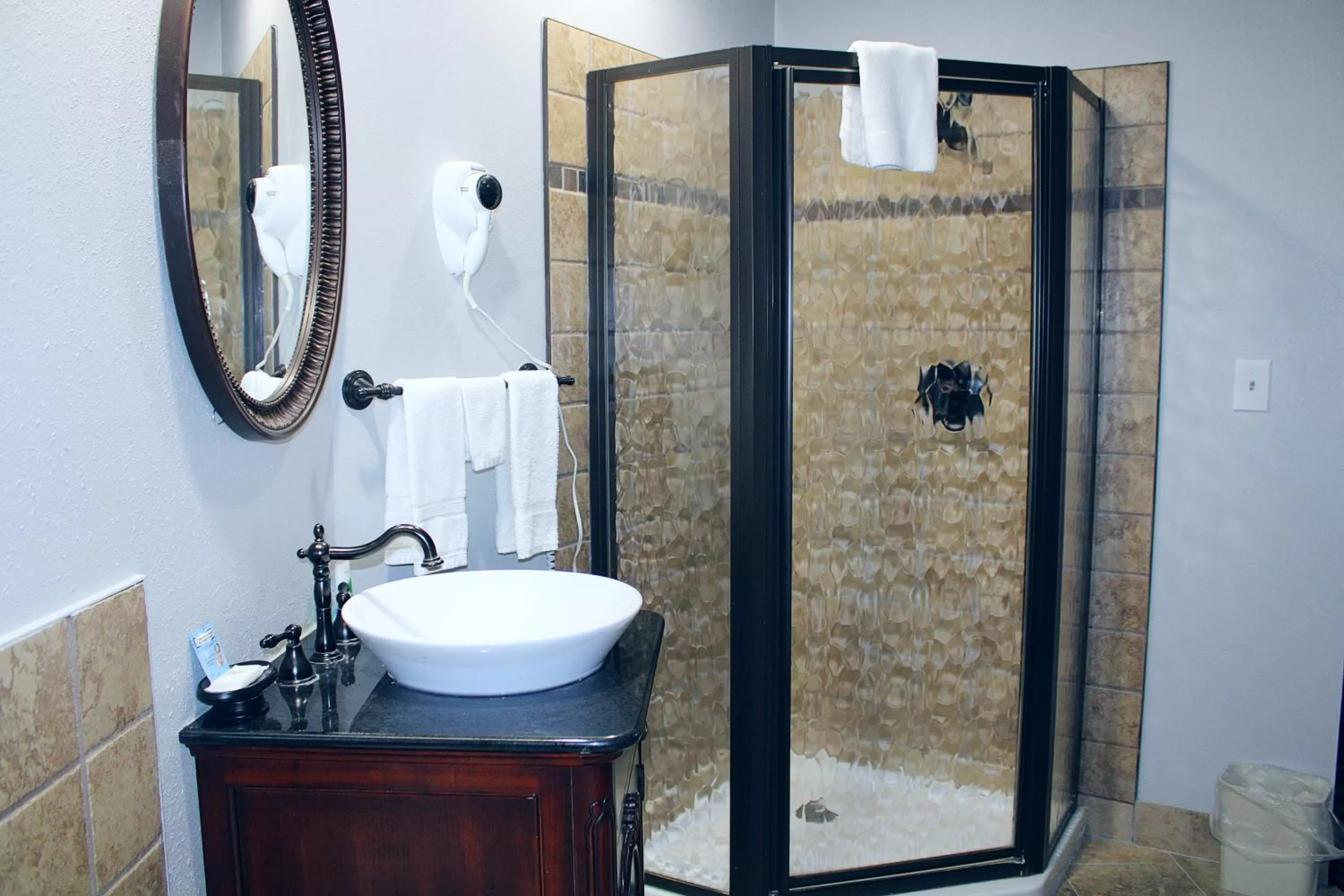 Shower in Greenlight Inn & Suites St James