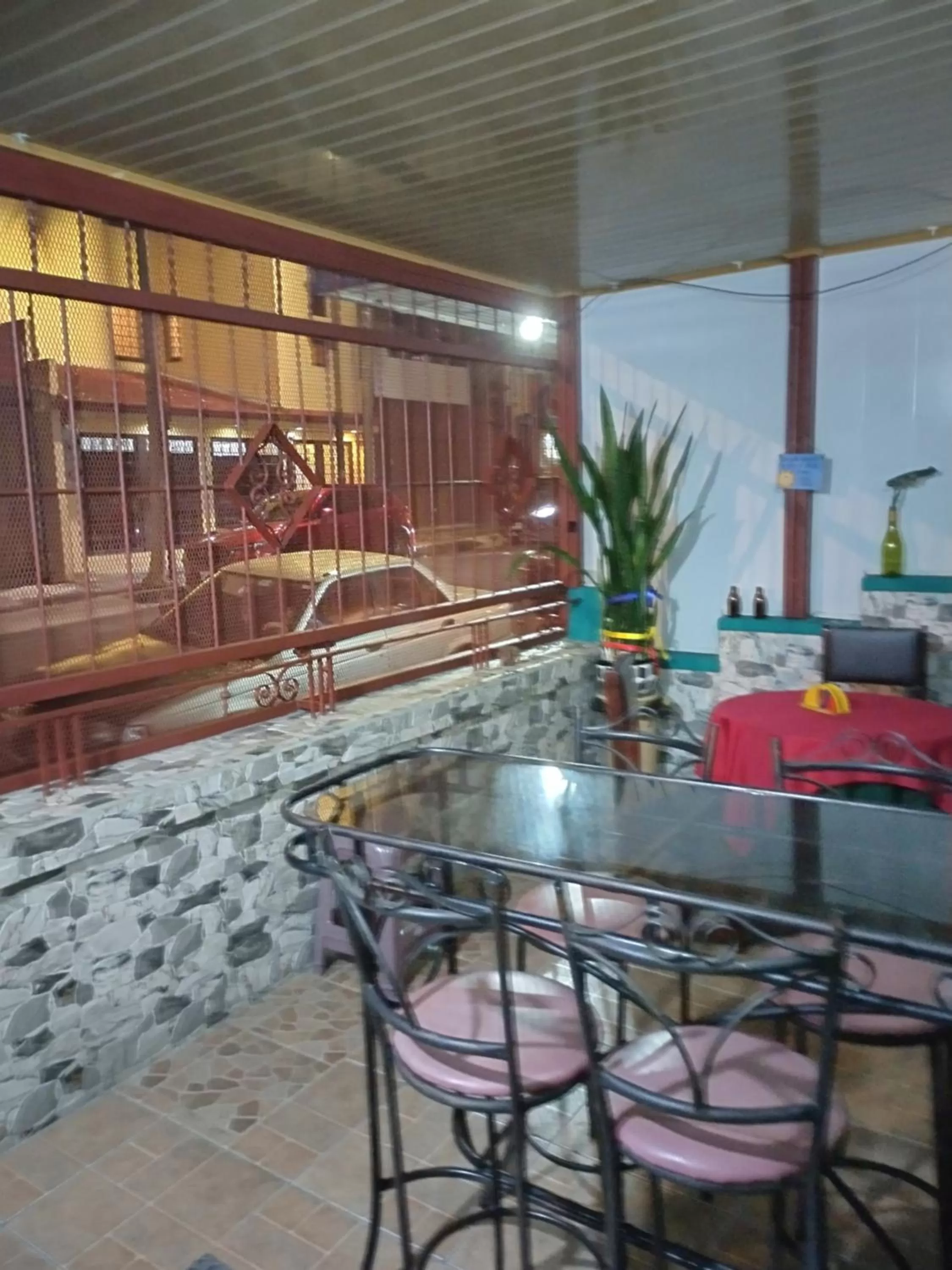 Restaurant/Places to Eat in Hotel Trianon