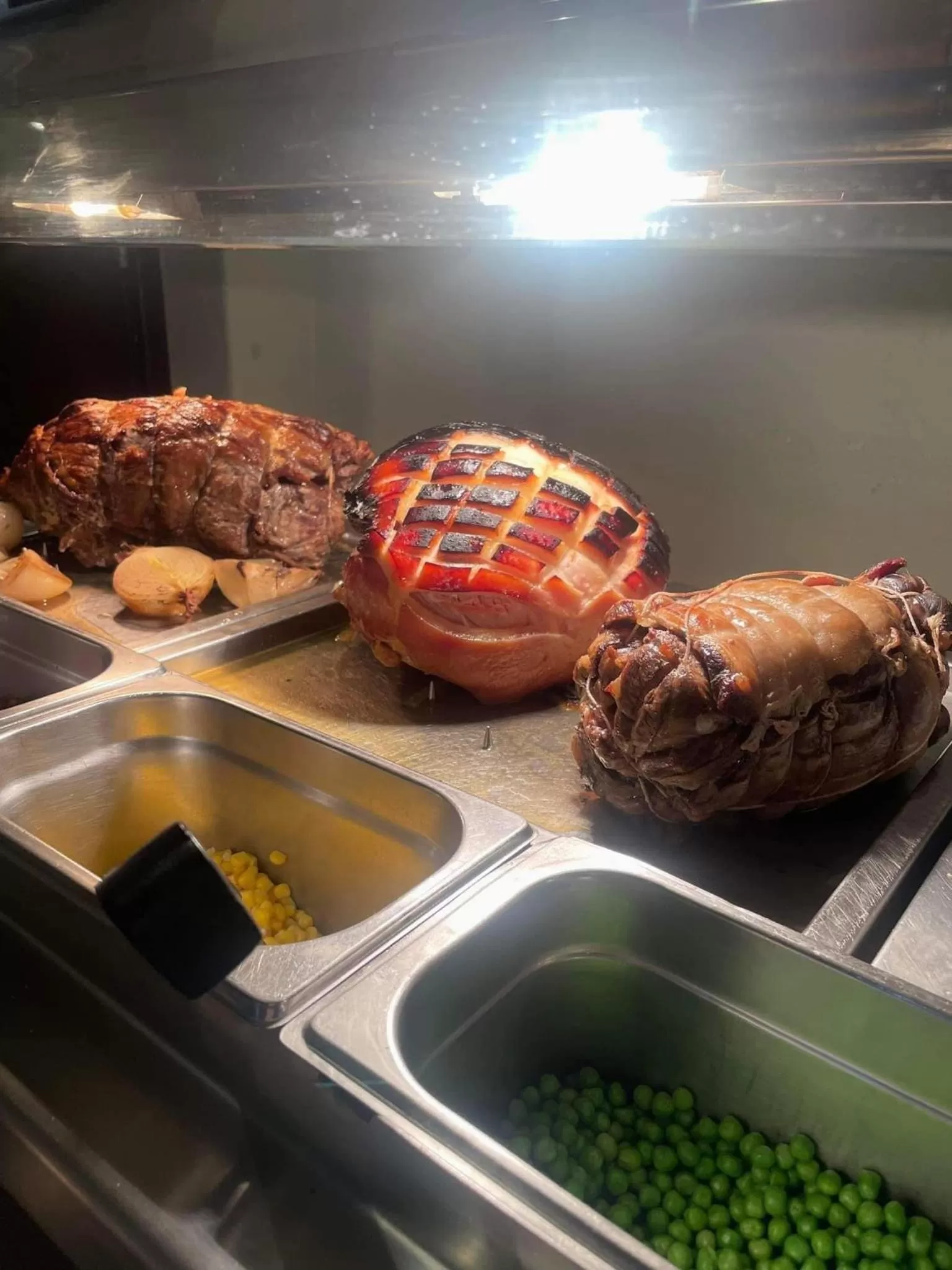 Food and drinks in The Fountain Inn & Riverside Restaurant