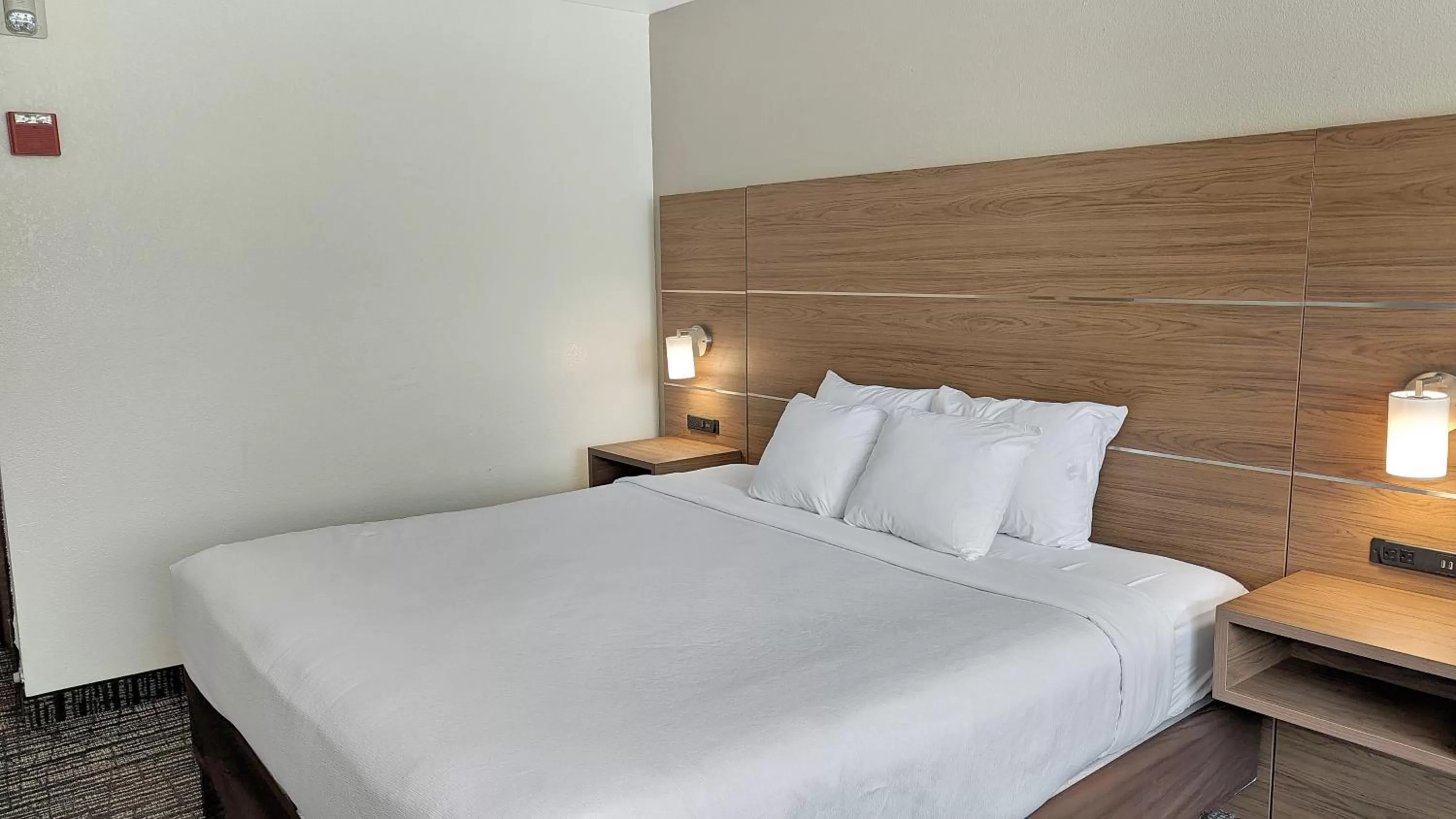 Bedroom, Bed in Estherville Hotel & Suites