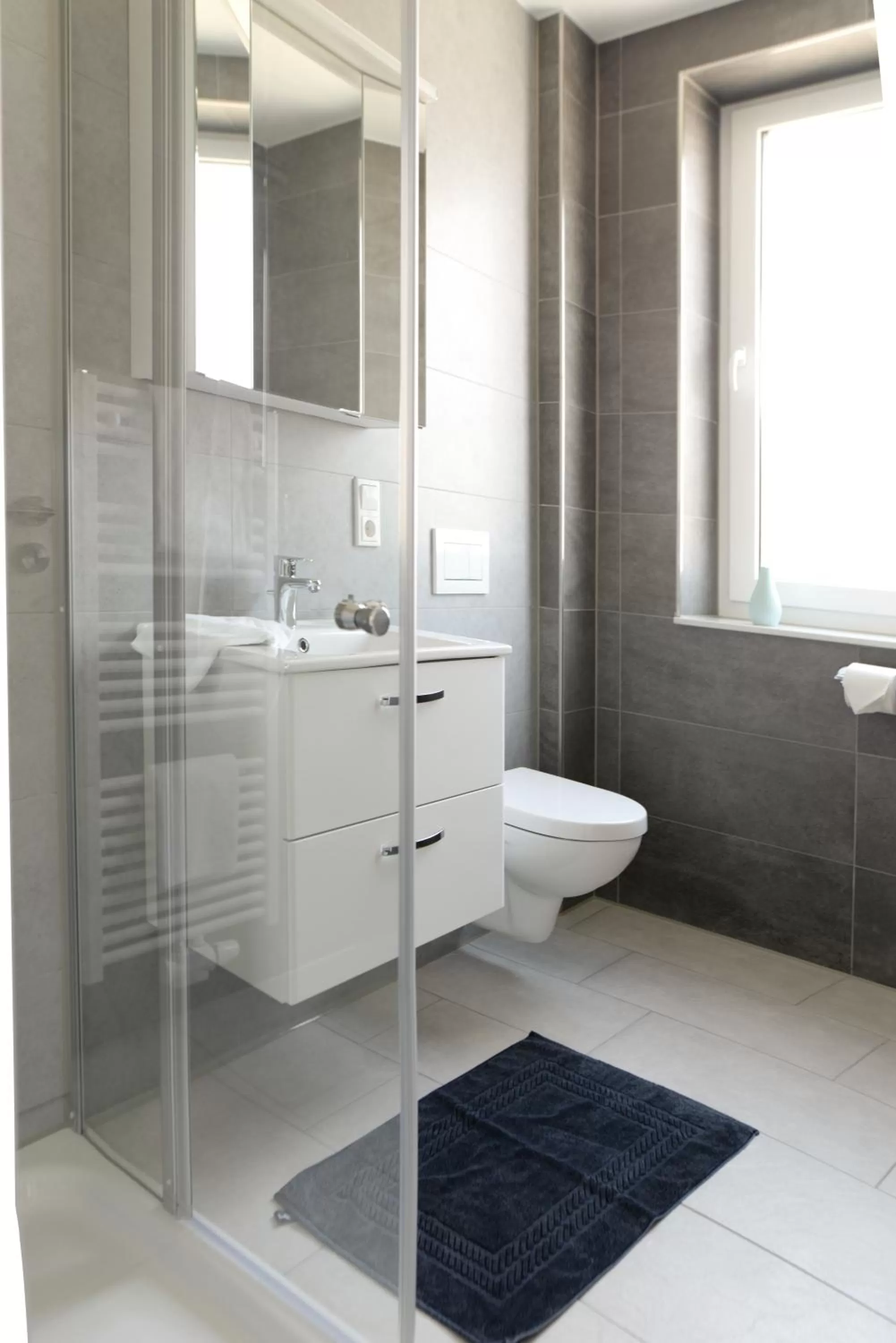 Bathroom in Hotel M24 - Alle Zimmer mit Küchenzeile