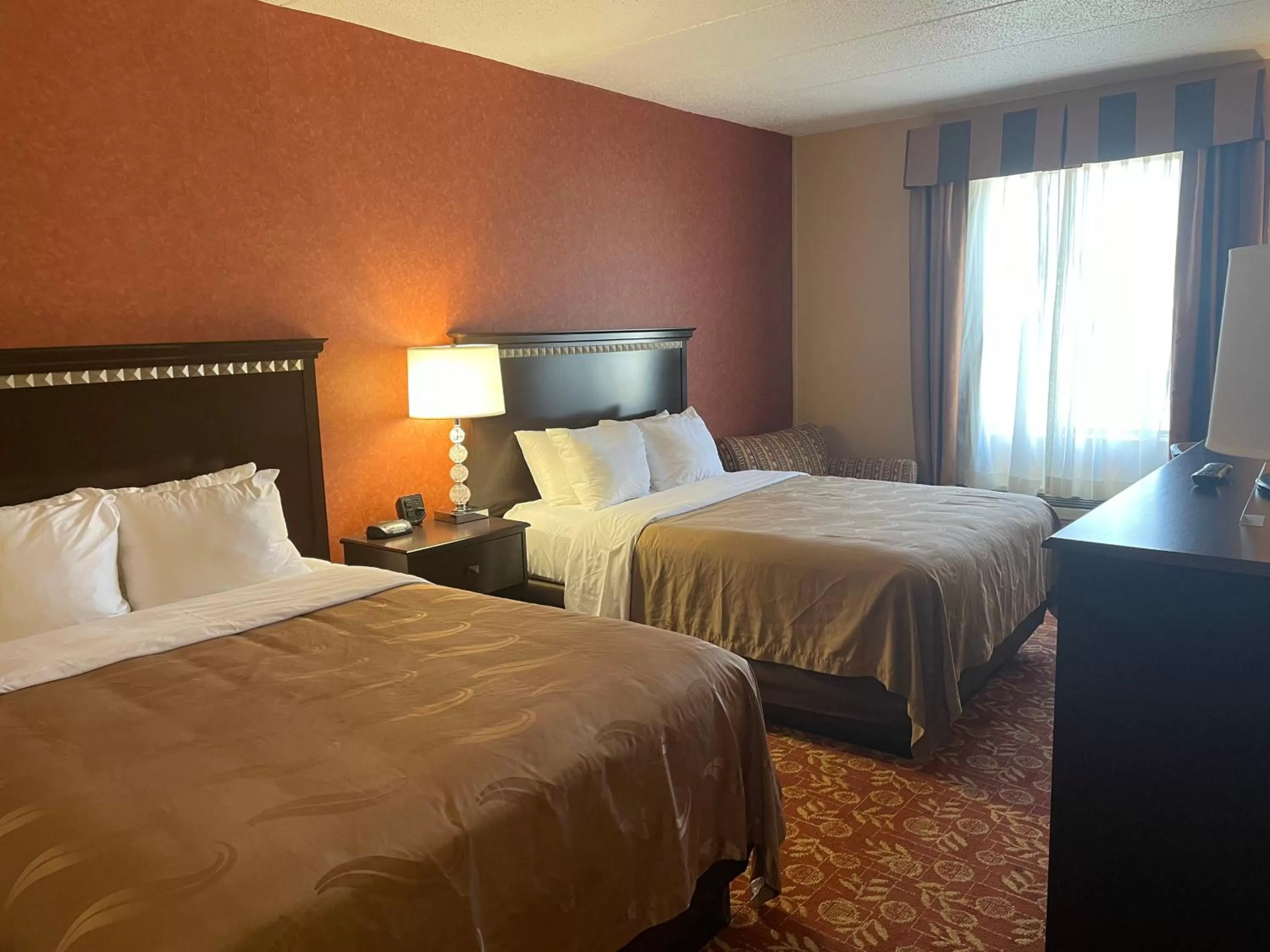 Bed in Quality Inn Vineland