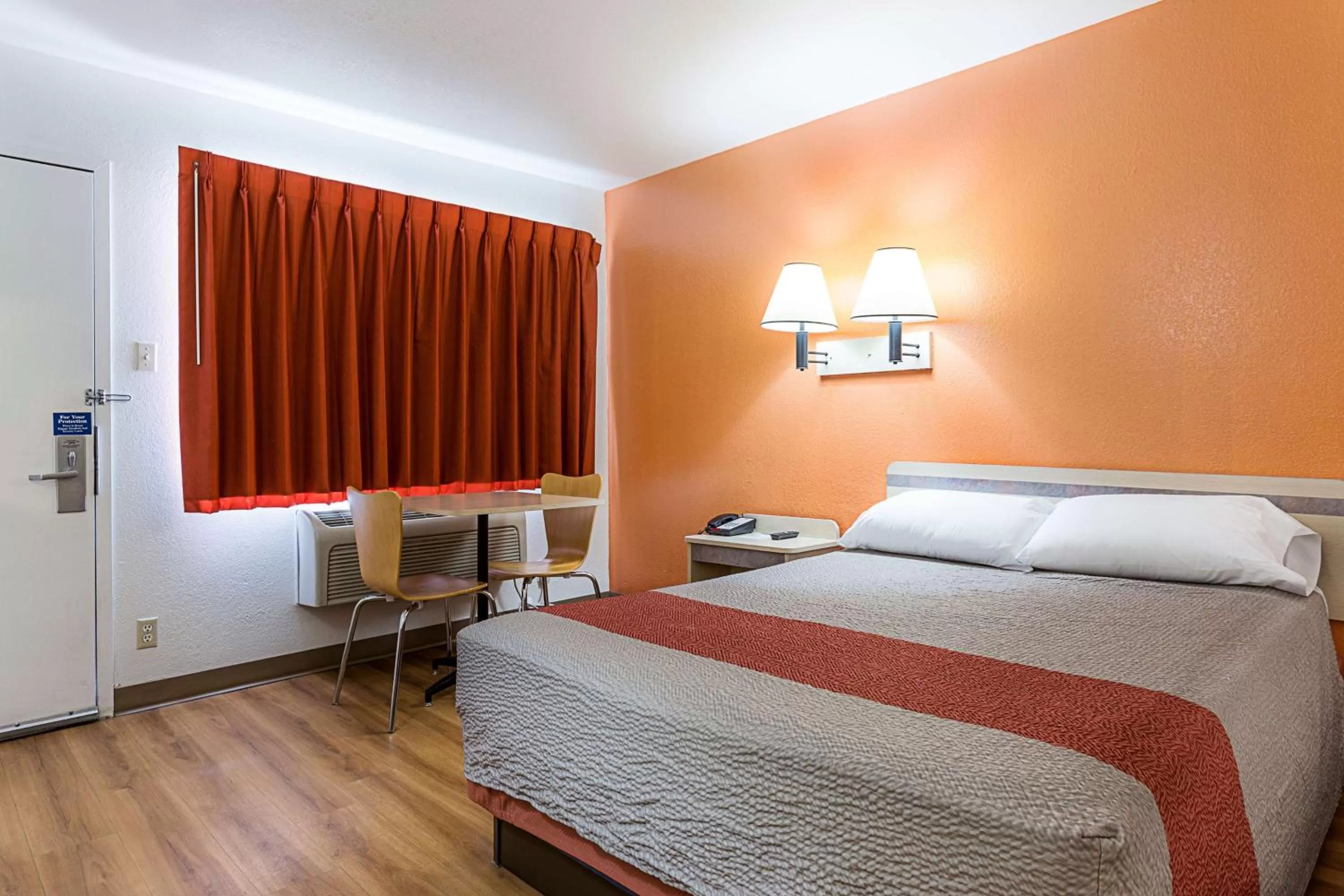 Queen Room - Disability Access - Roll in Shower in Motel 6 Ontario, OR