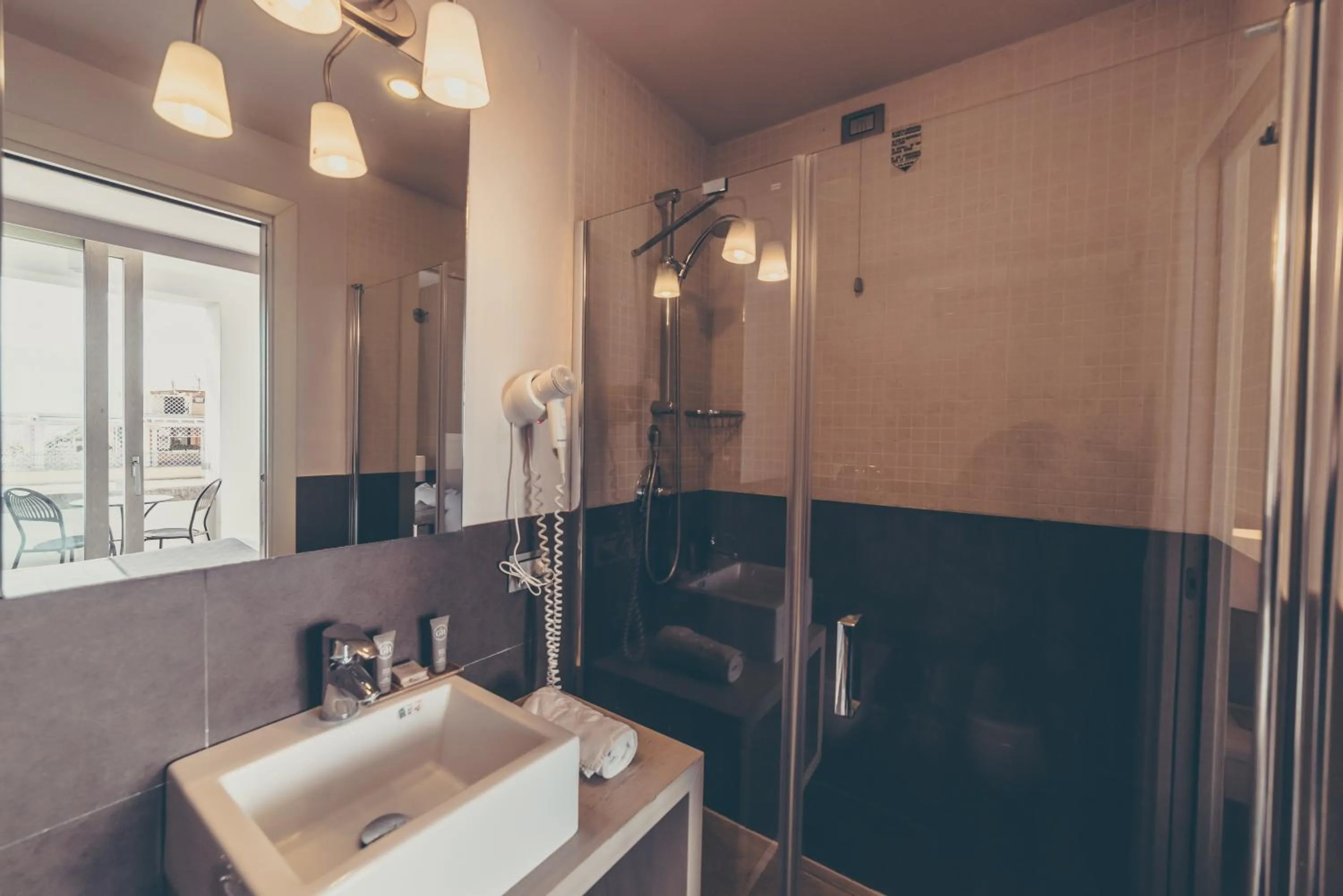 Shower in Il Piccolo Giardino GH ***Superior