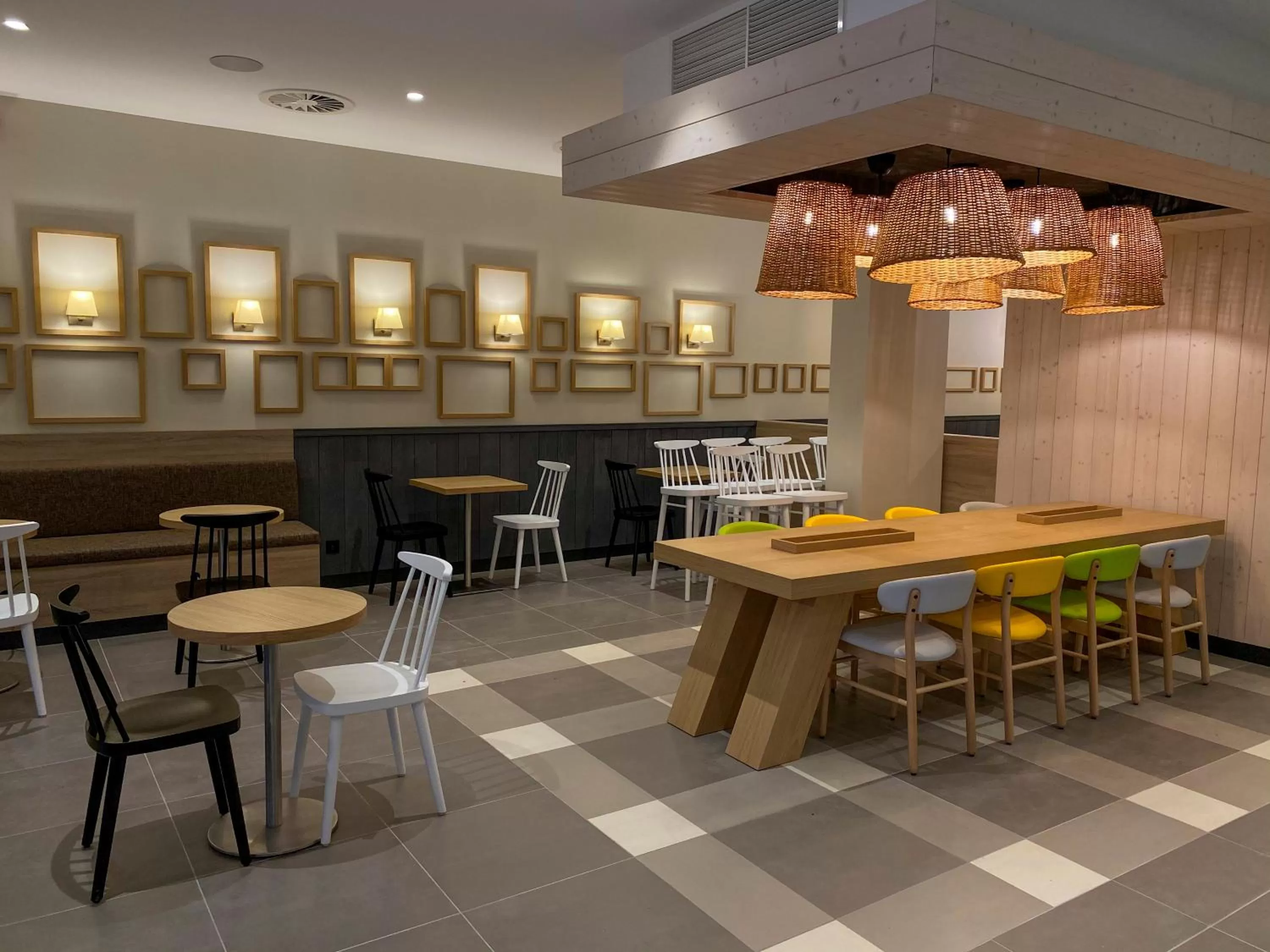 Lounge or bar in Campanile Caldas da Rainha