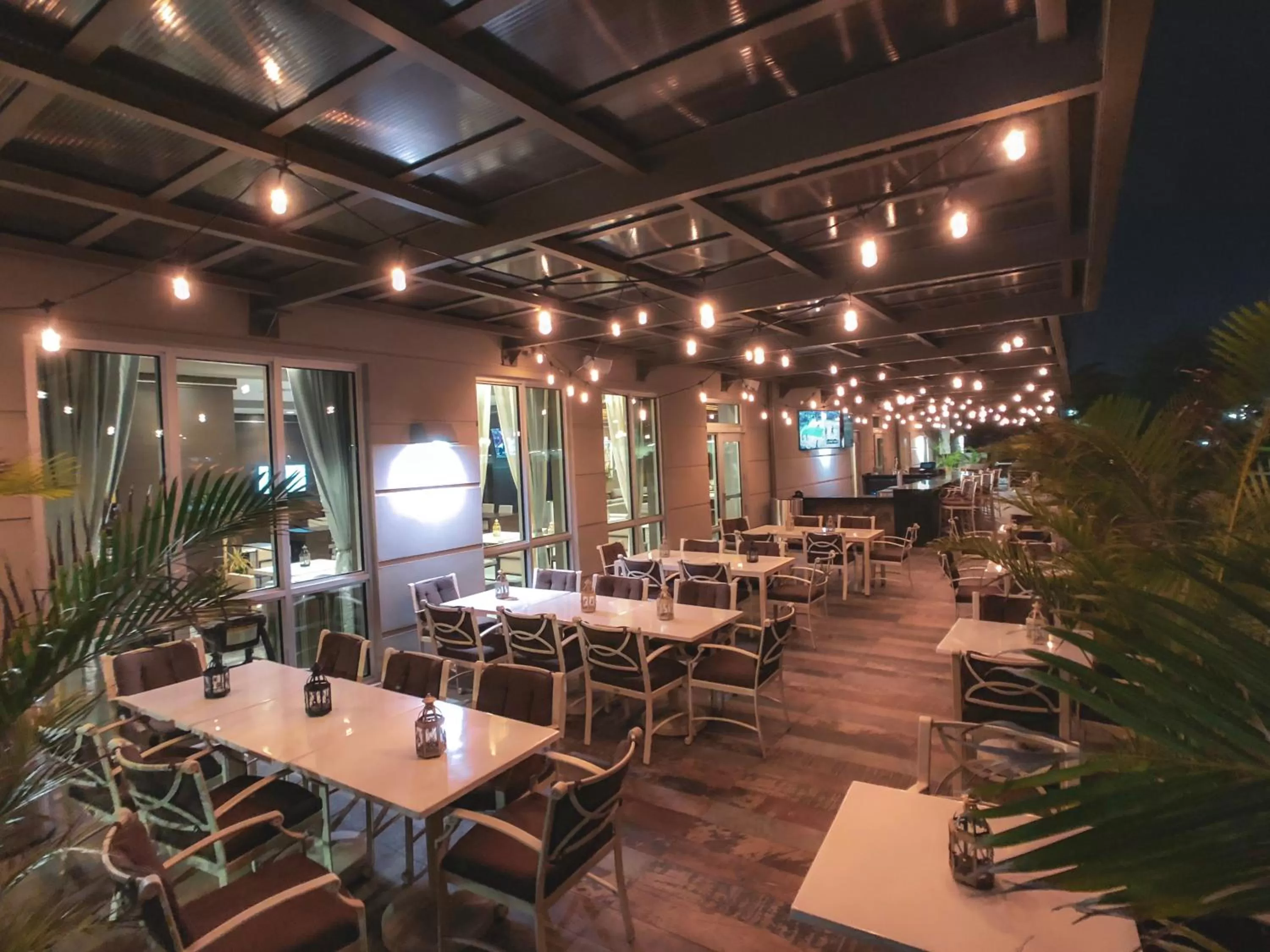 Restaurant/places to eat in Wingate by Wyndham Miami Airport