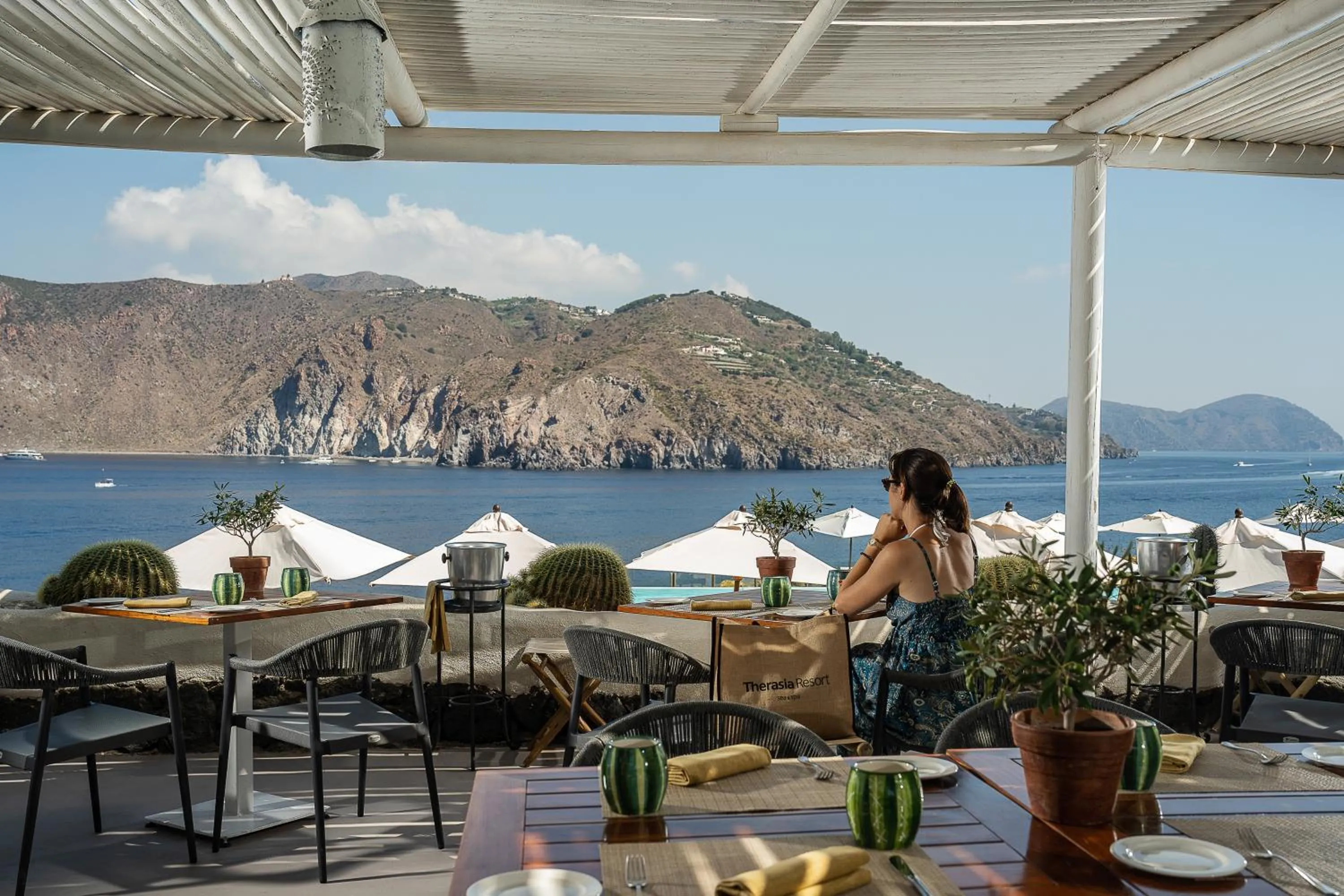 Restaurant/places to eat in Therasia Resort Sea and SPA - The Leading Hotels of the World