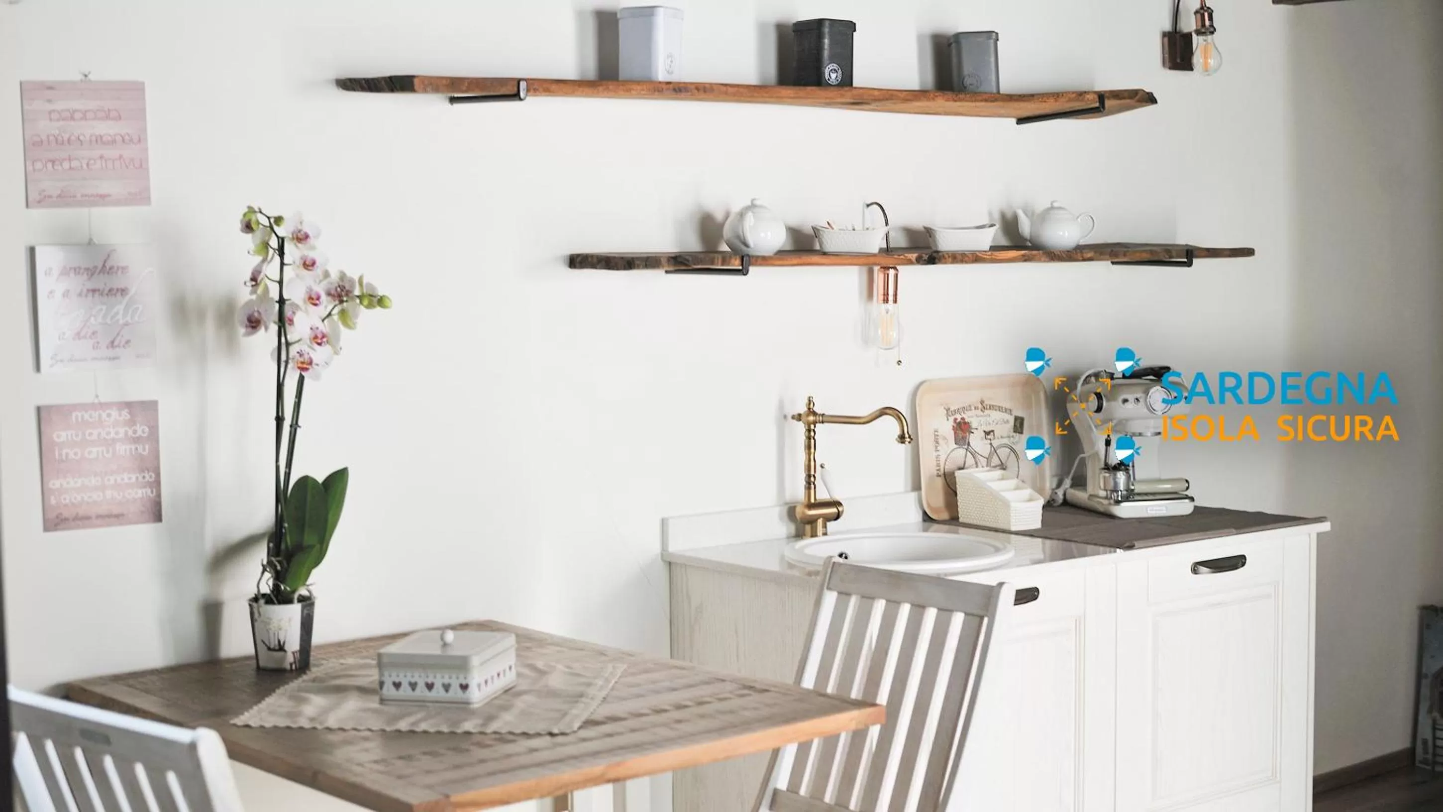 Dining area in B&B e Home Restaurant S'ispera Monolocale uso esclusivo