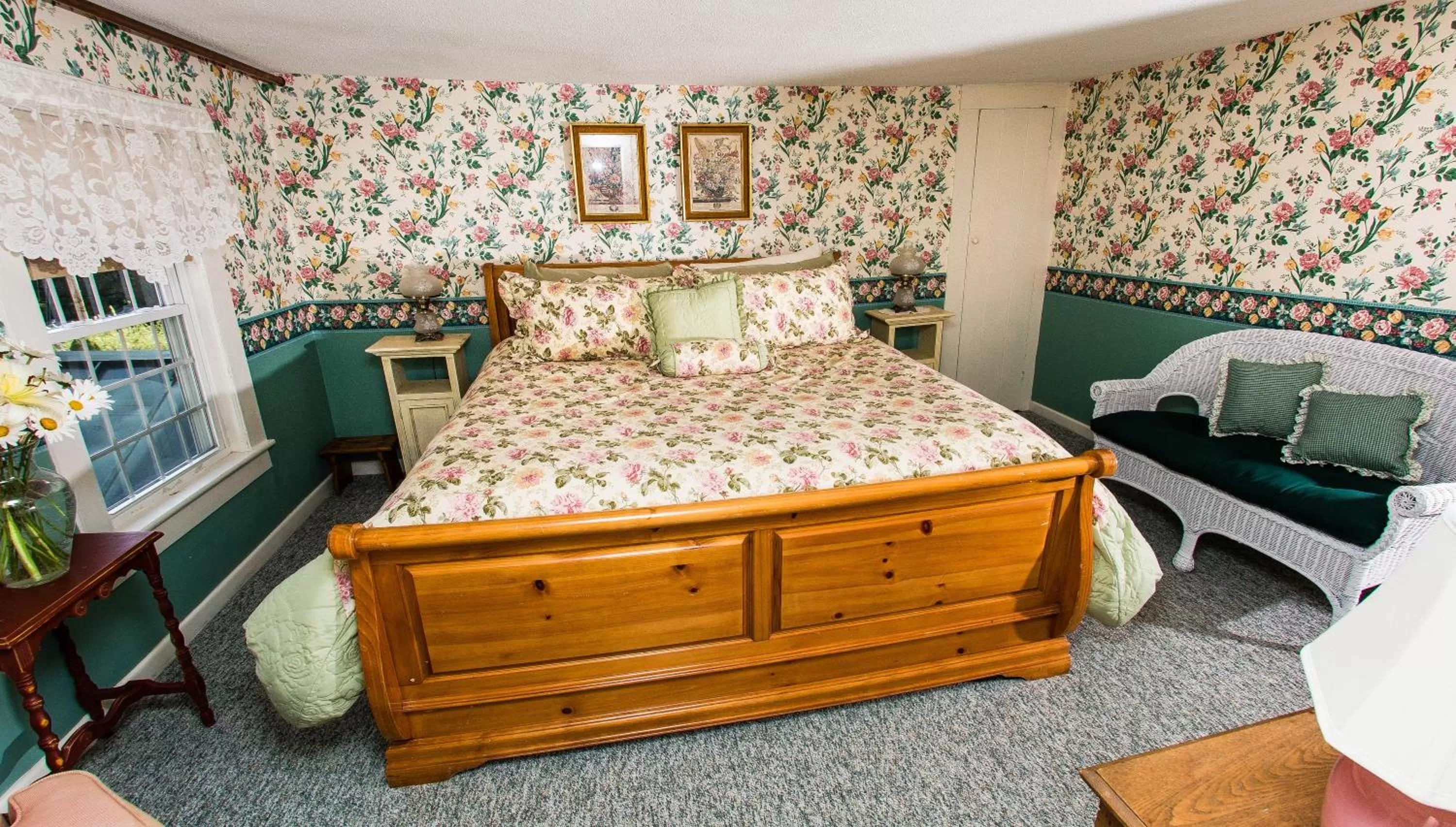 Photo of the whole room, Bed in The Nutmeg Inn