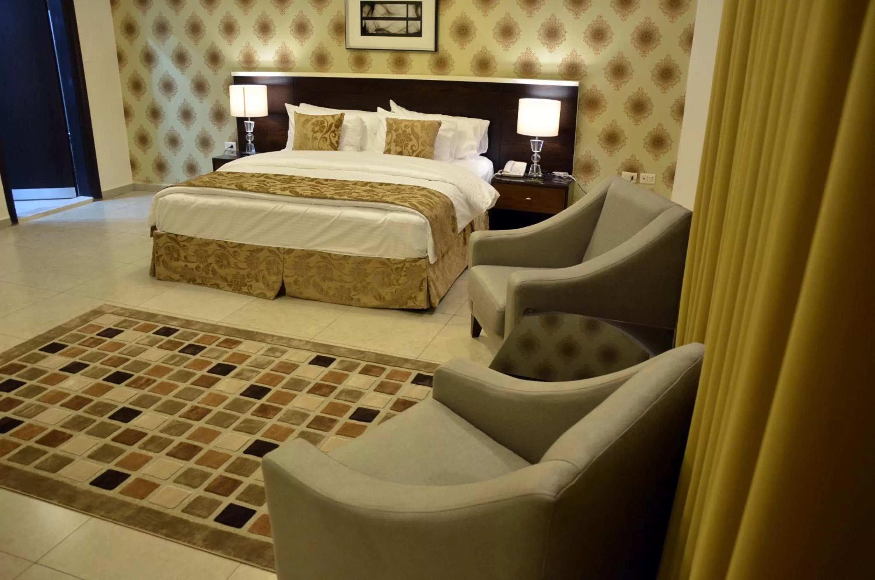 Photo of the whole room, Bed in City Rose Hotel Suites