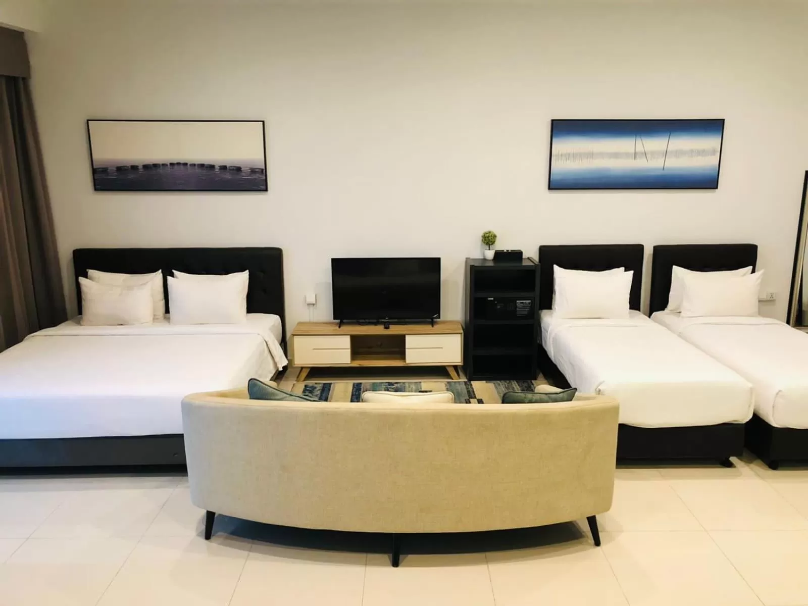 Bedroom, Bed in The Bridge Club