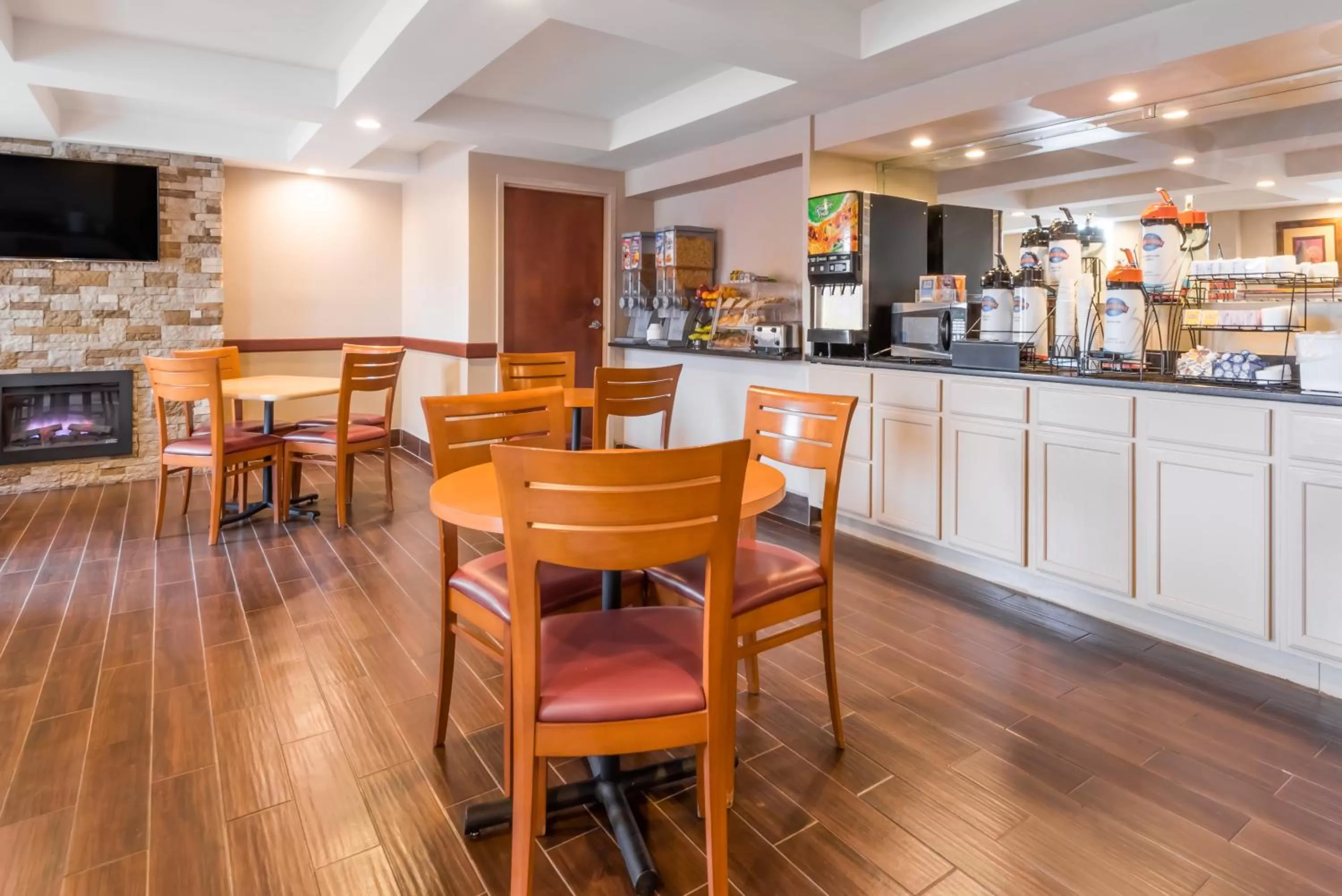 Food and drinks in Baymont by Wyndham Georgetown Lexington North