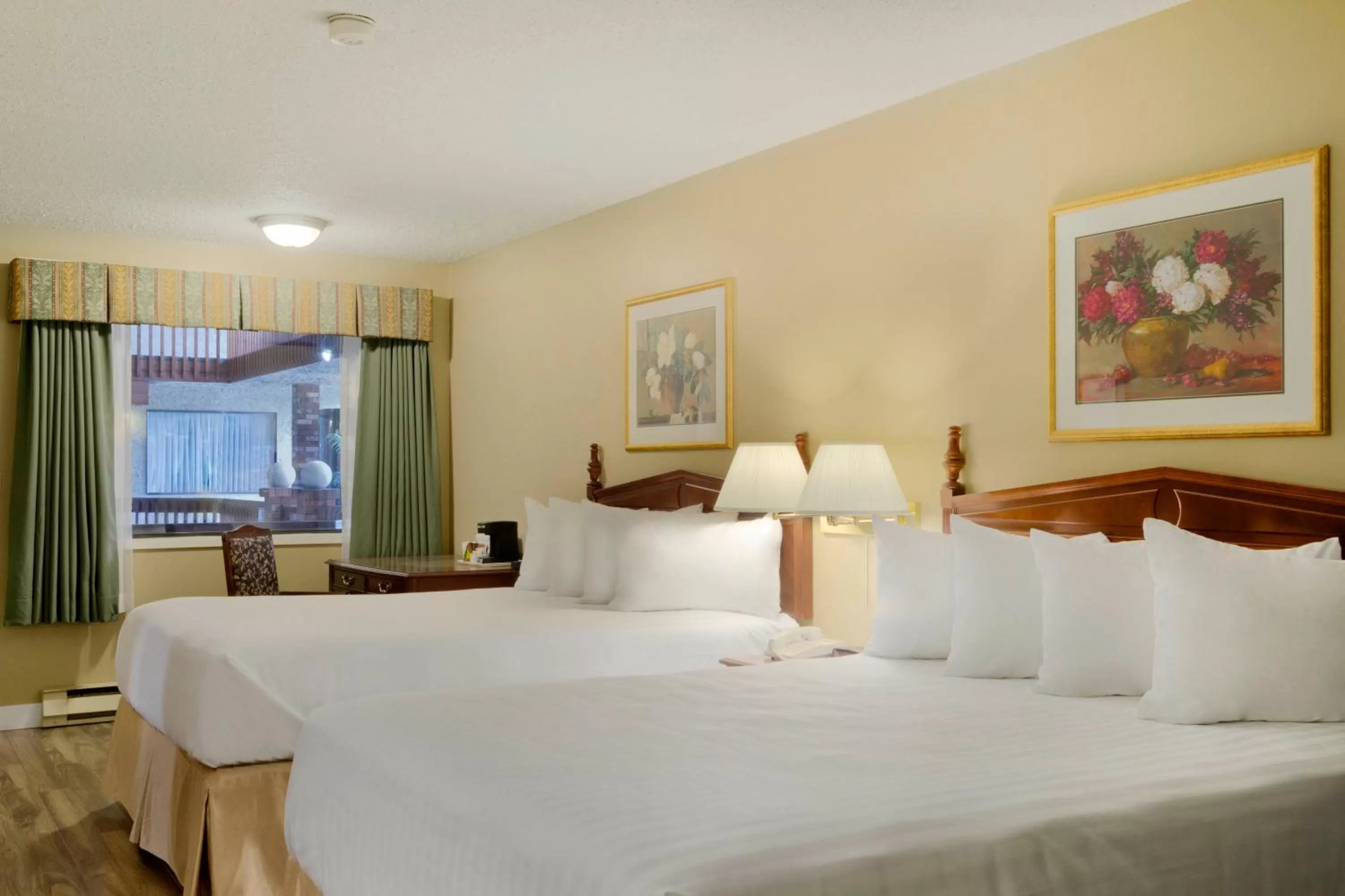 Photo of the whole room, Bed in Days Inn by Wyndham Vernon