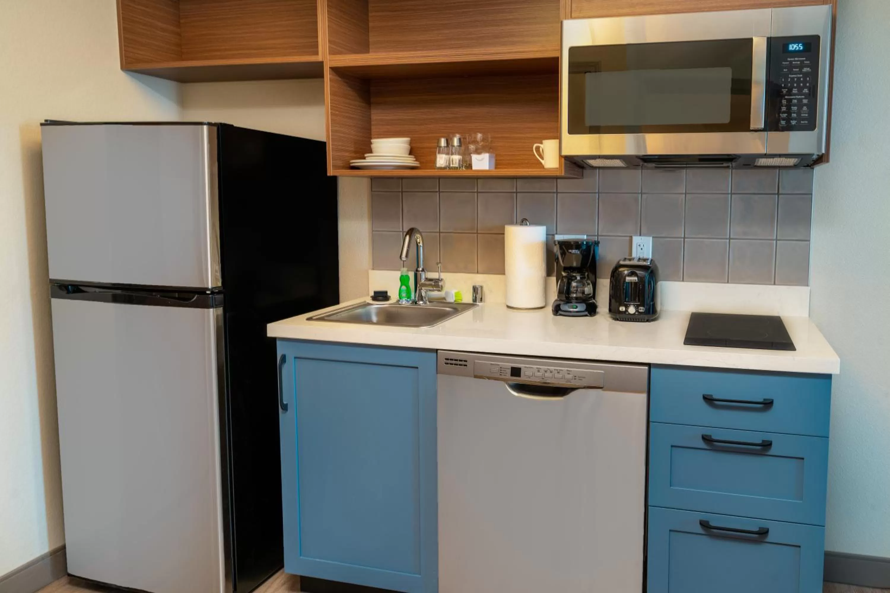 Kitchen or kitchenette in Candlewood Suites - Las Vegas - E Tropicana by IHG