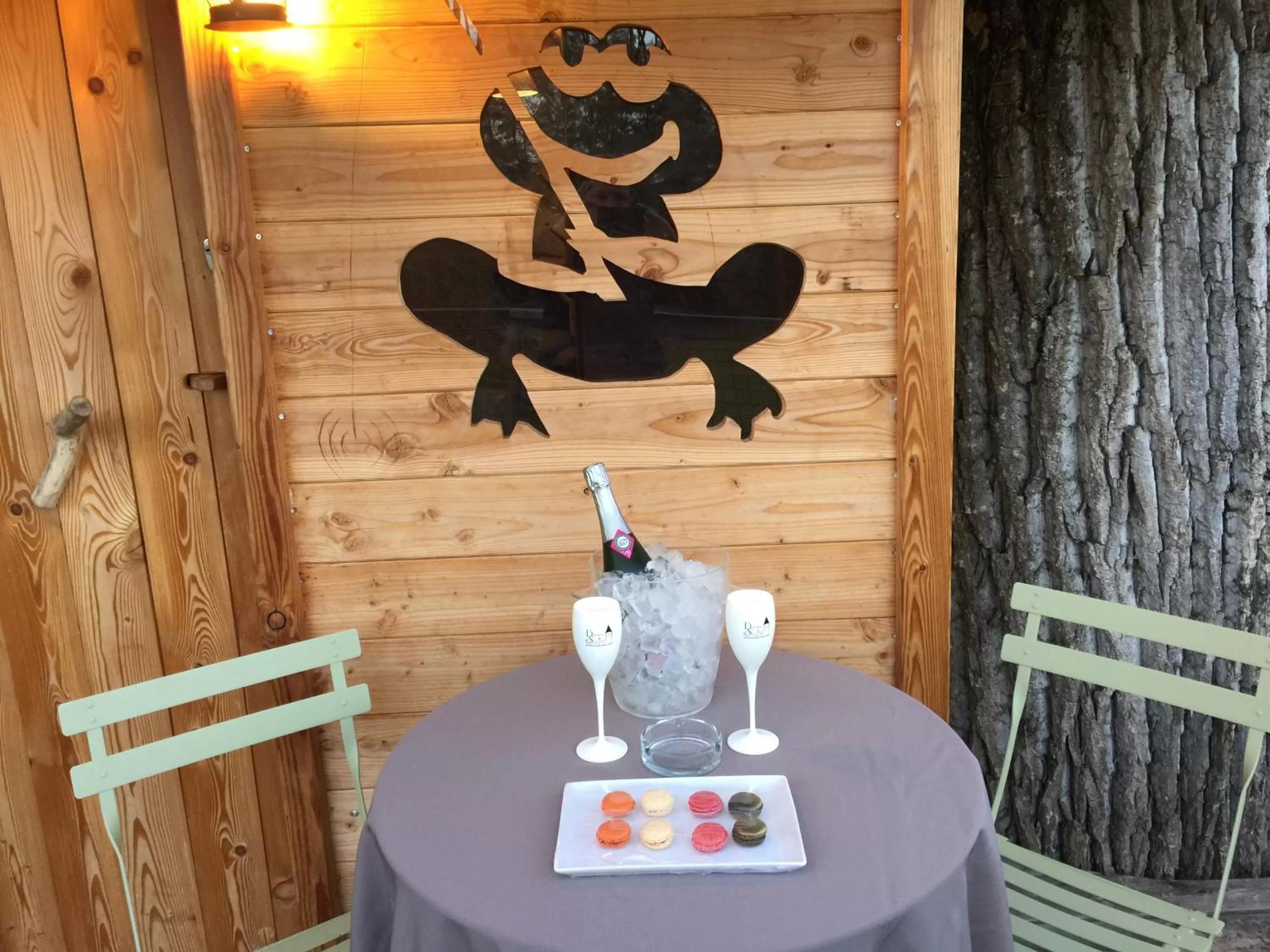 Dining area in Domaine de Suzel