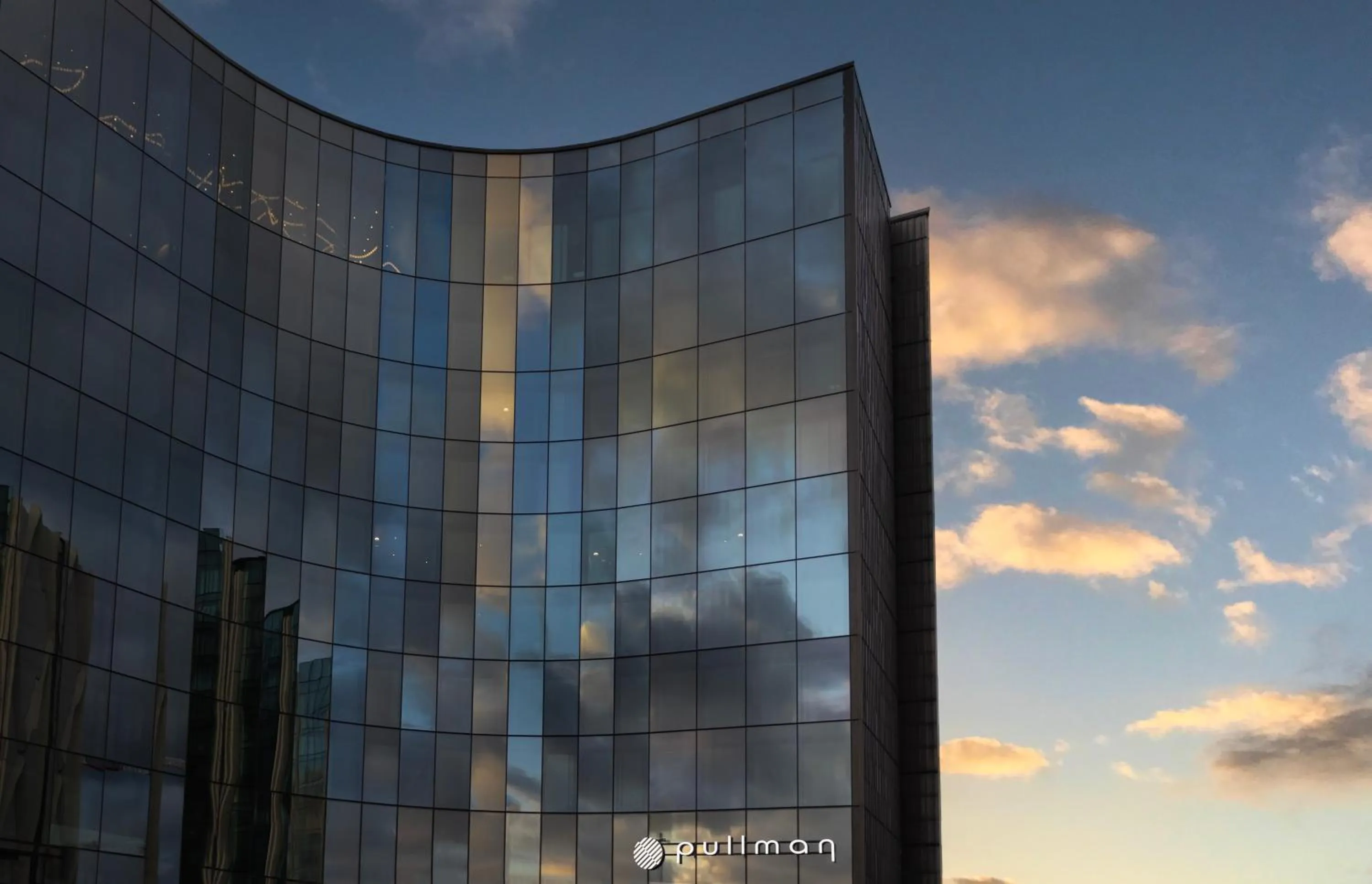 Property building in Pullman Auckland Airport