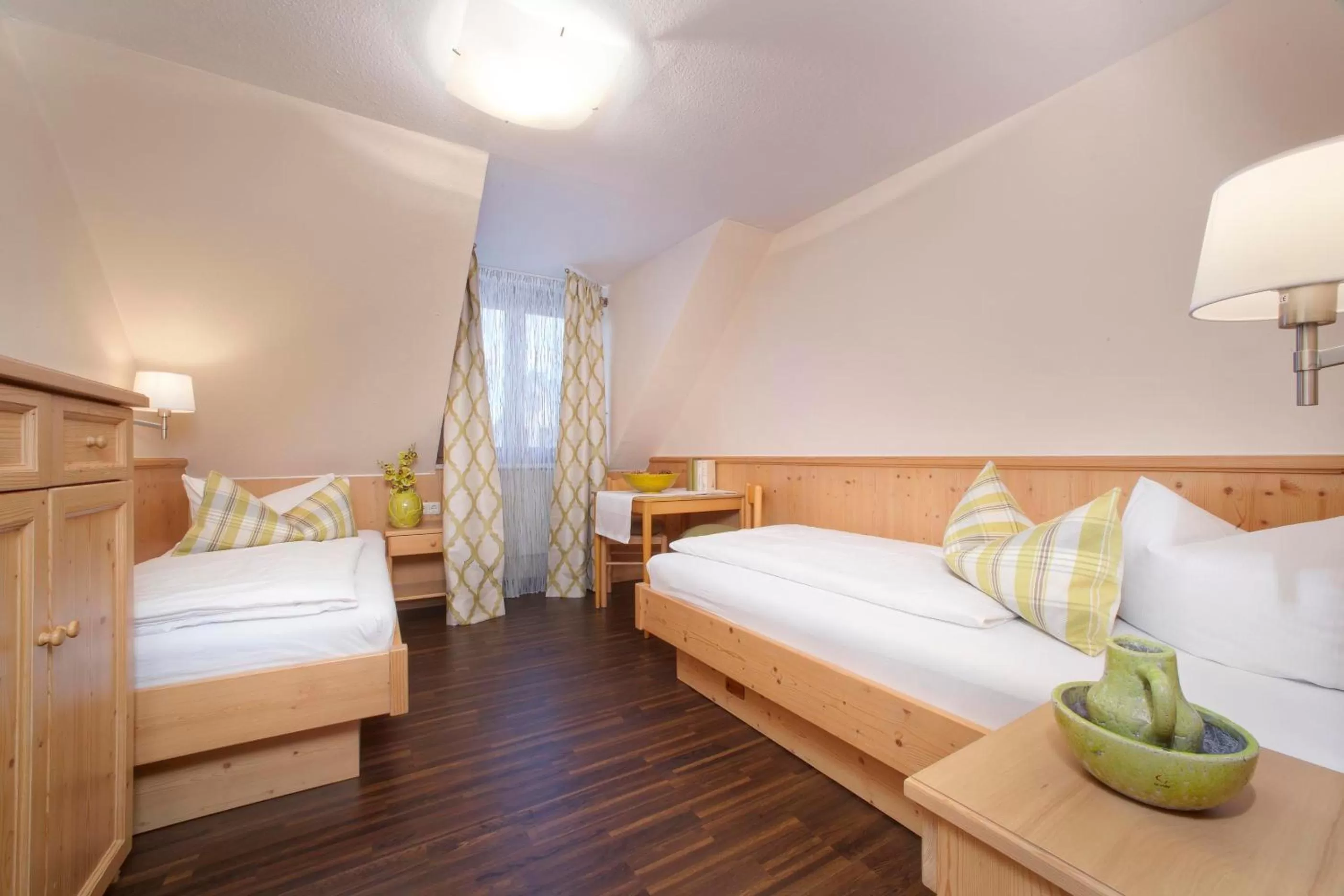 Photo of the whole room, Bed in Altstadthotel "Zum Hechten"