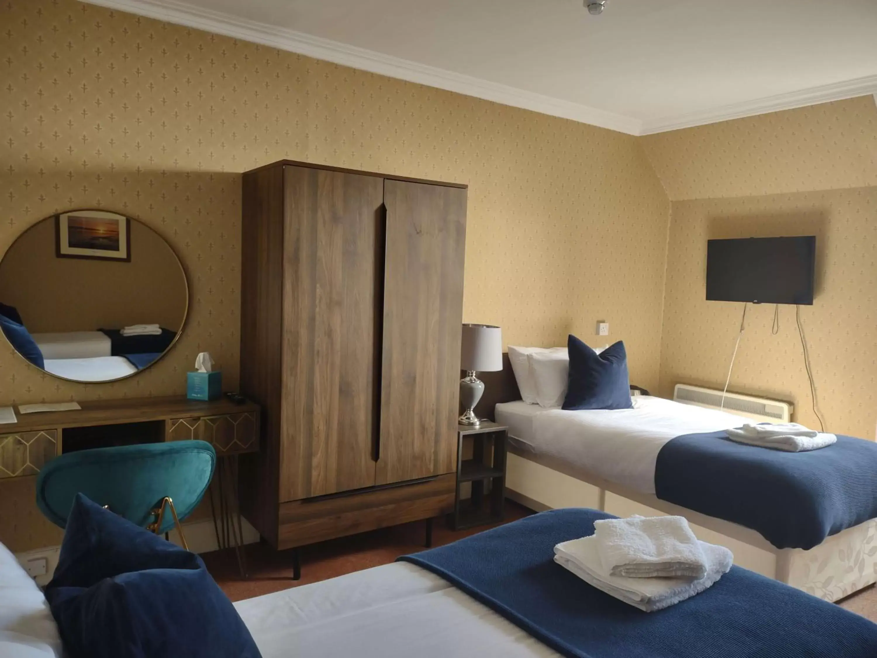 Triple Room in The Stromness Hotel Triple Room in The Stromness Hotel