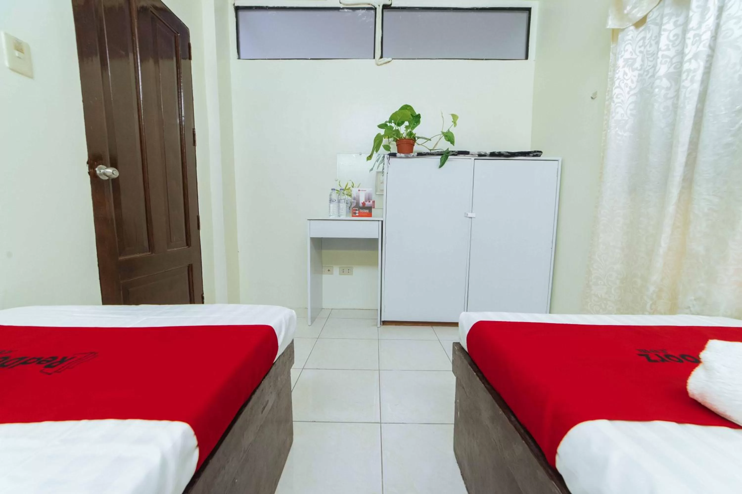 Bedroom, Bed in RedDoorz @ Ledesco Avenue Lapaz Iloilo