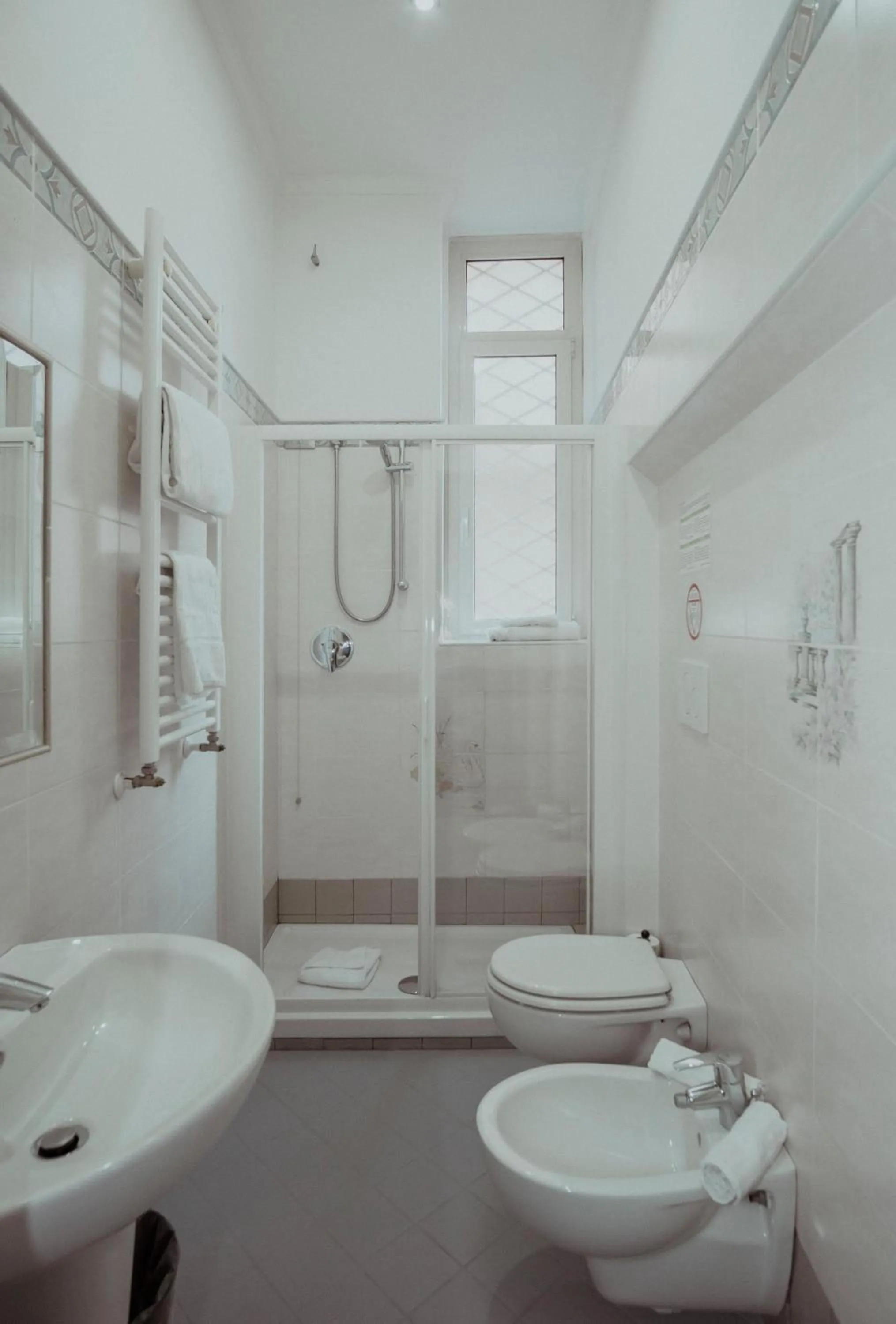 Shower in Hotel Marisa