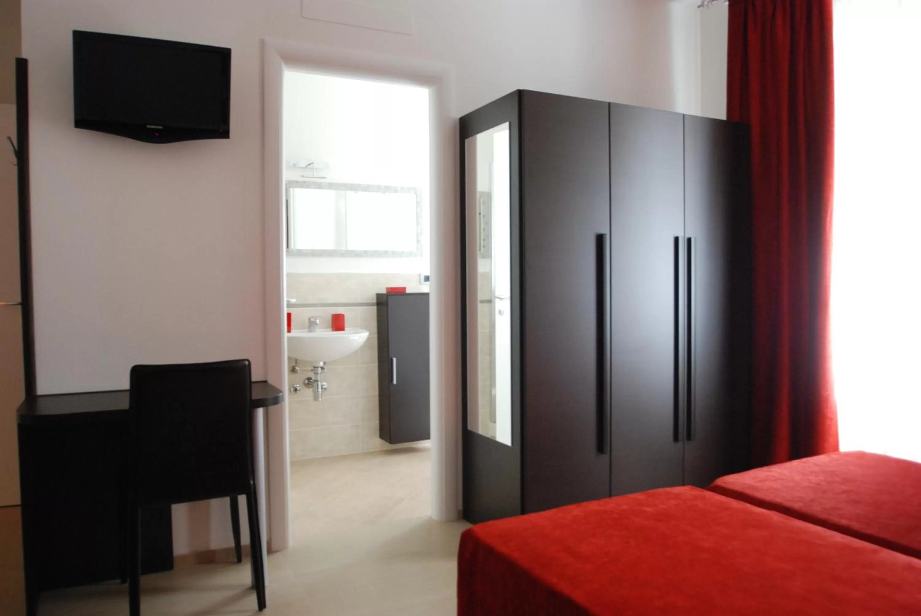 Bathroom, Bed in B&B Fiera Maglo'