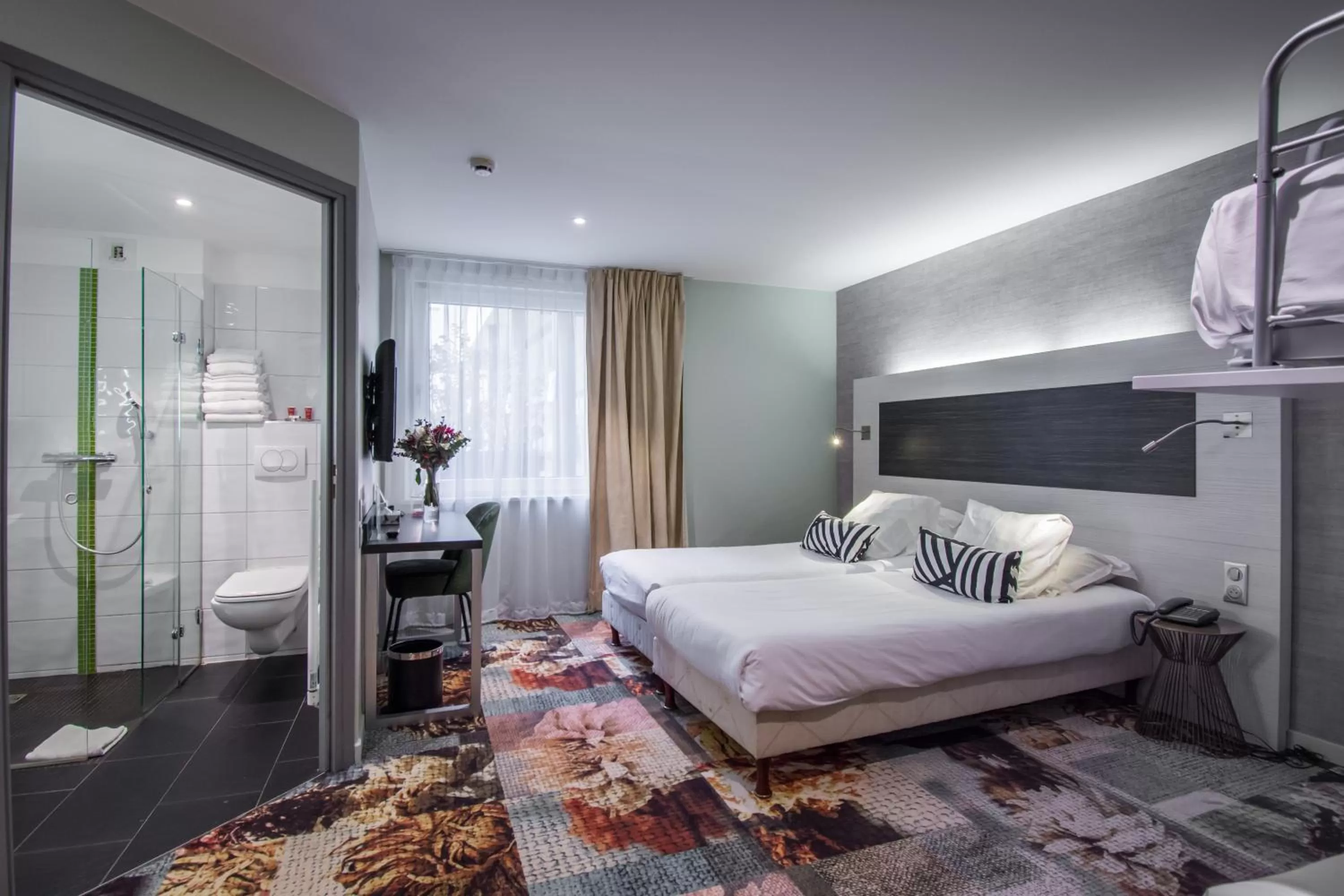 Photo of the whole room, Bed in Hôtel Couvent du Franciscain Centre ville