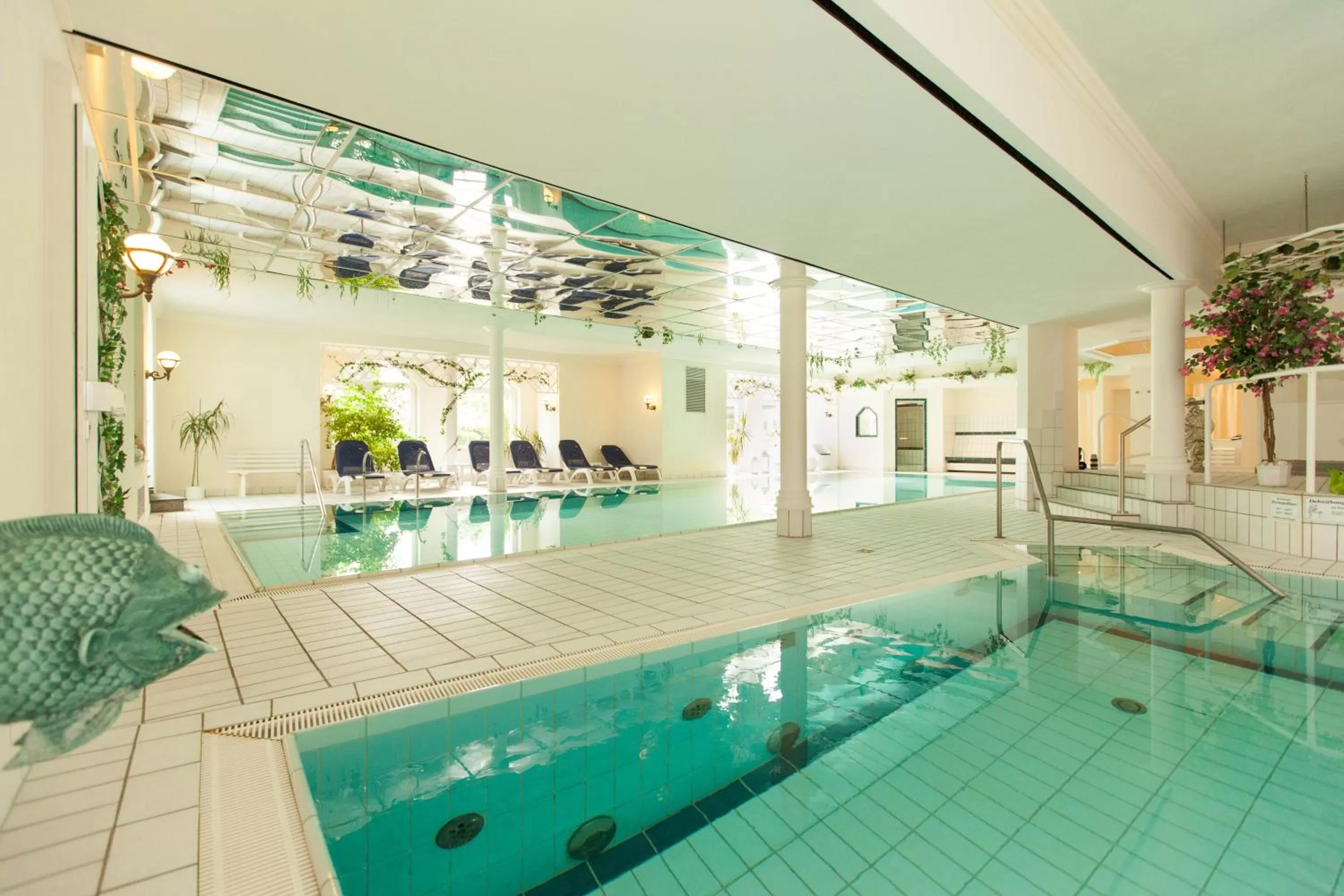 Swimming pool, Lounge/Bar in Ferienhotel Haus Becker