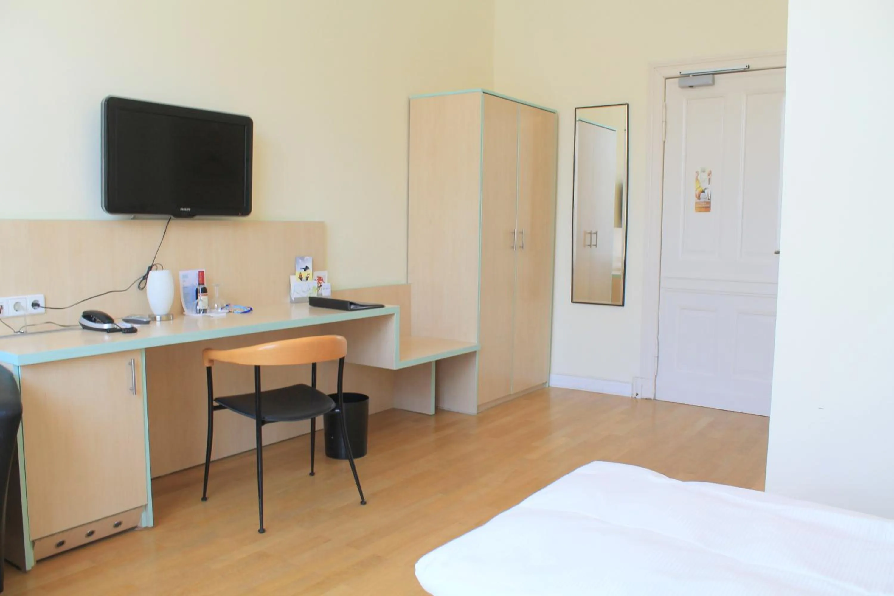 Photo of the whole room, Bed in Hotel Hansablick