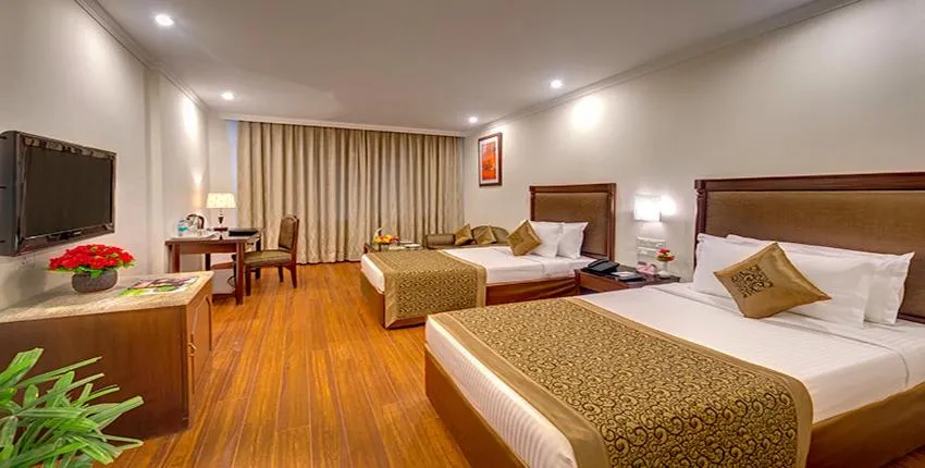 Photo of the whole room, Bed in Hotel Hindusthan International, Varanasi
