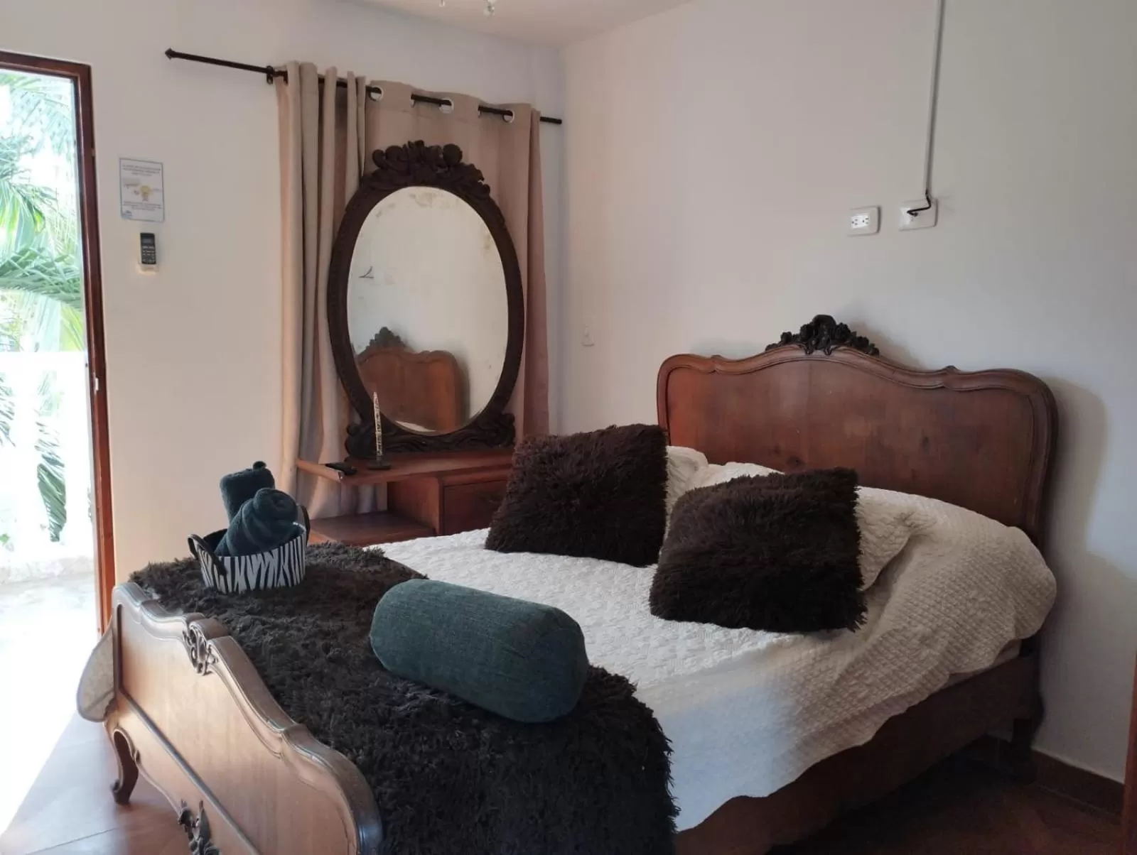 Photo of the whole room, Bed in Sunset Paradise