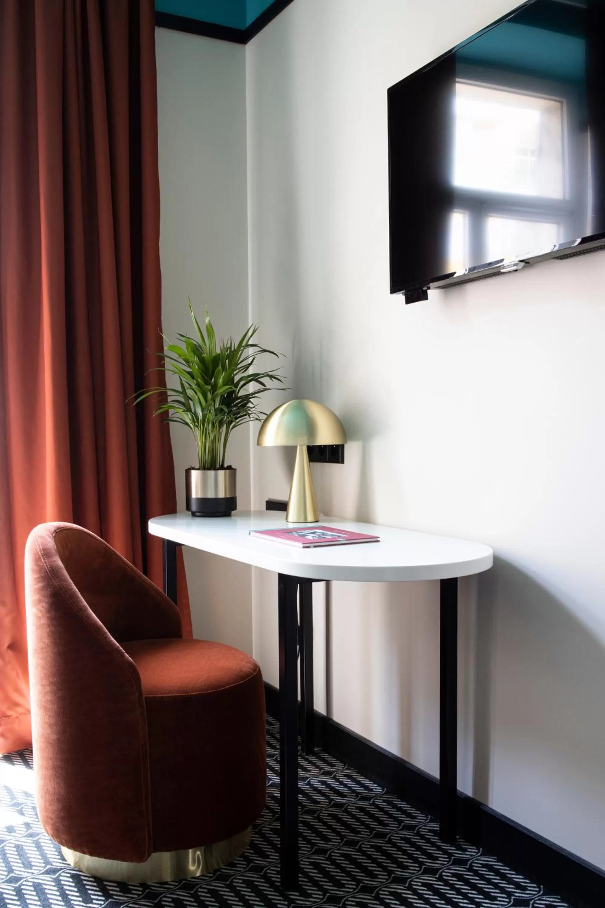 TV and multimedia in Best Western Premier Hotel Roosevelt