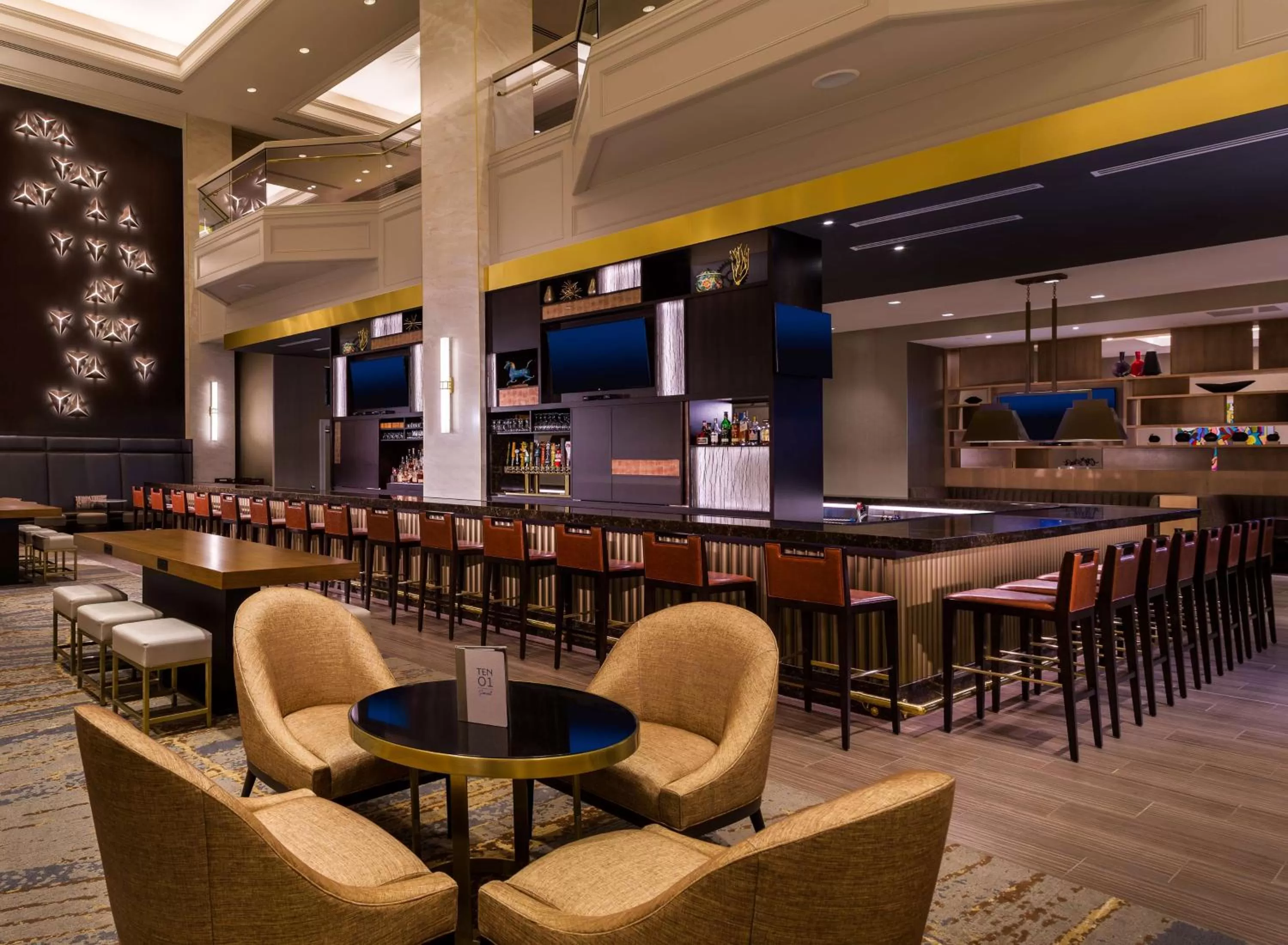 Lounge or bar in Hilton Minneapolis