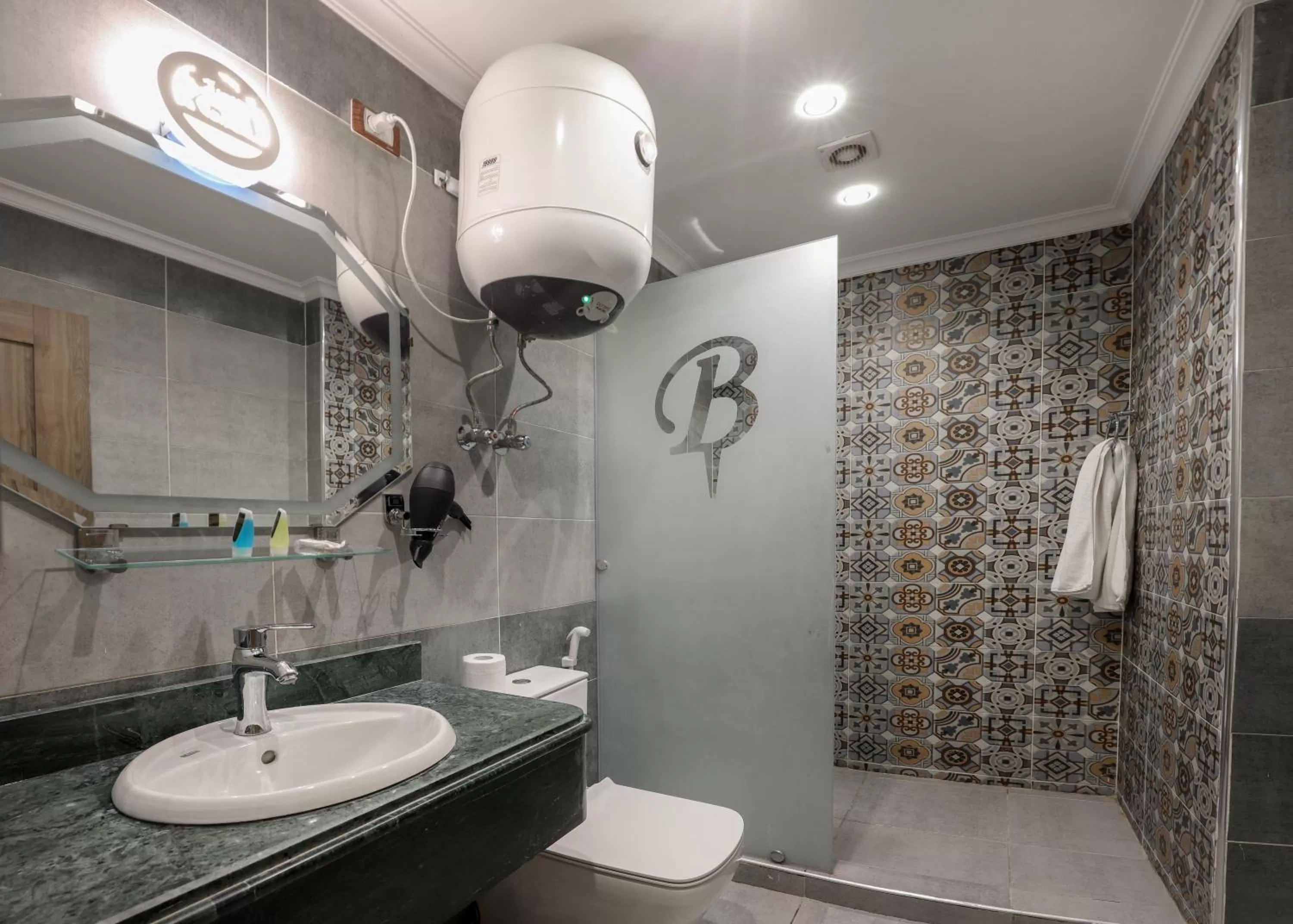 Shower, Bathroom in Brothers Pyramids View Hotel