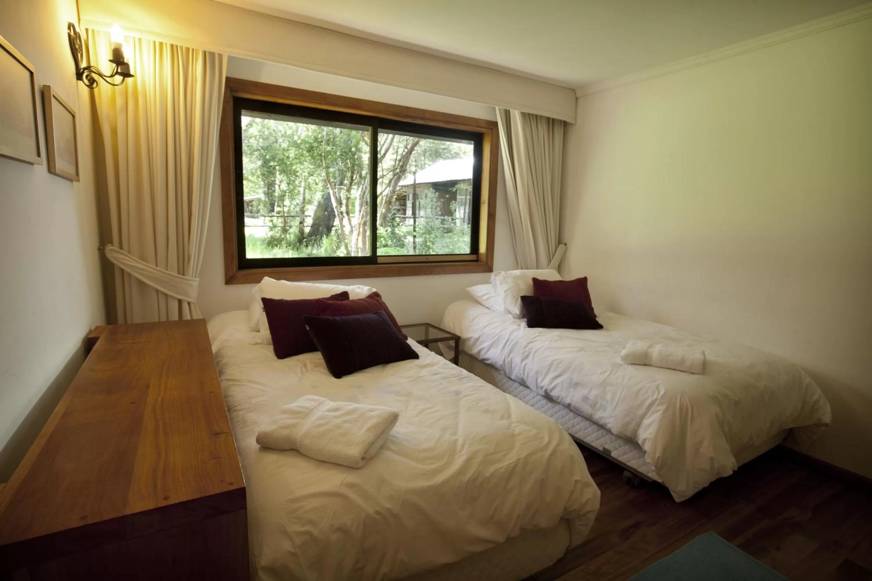 Bedroom, Bed in Hotel Posada del Río - Parque Metreñehue