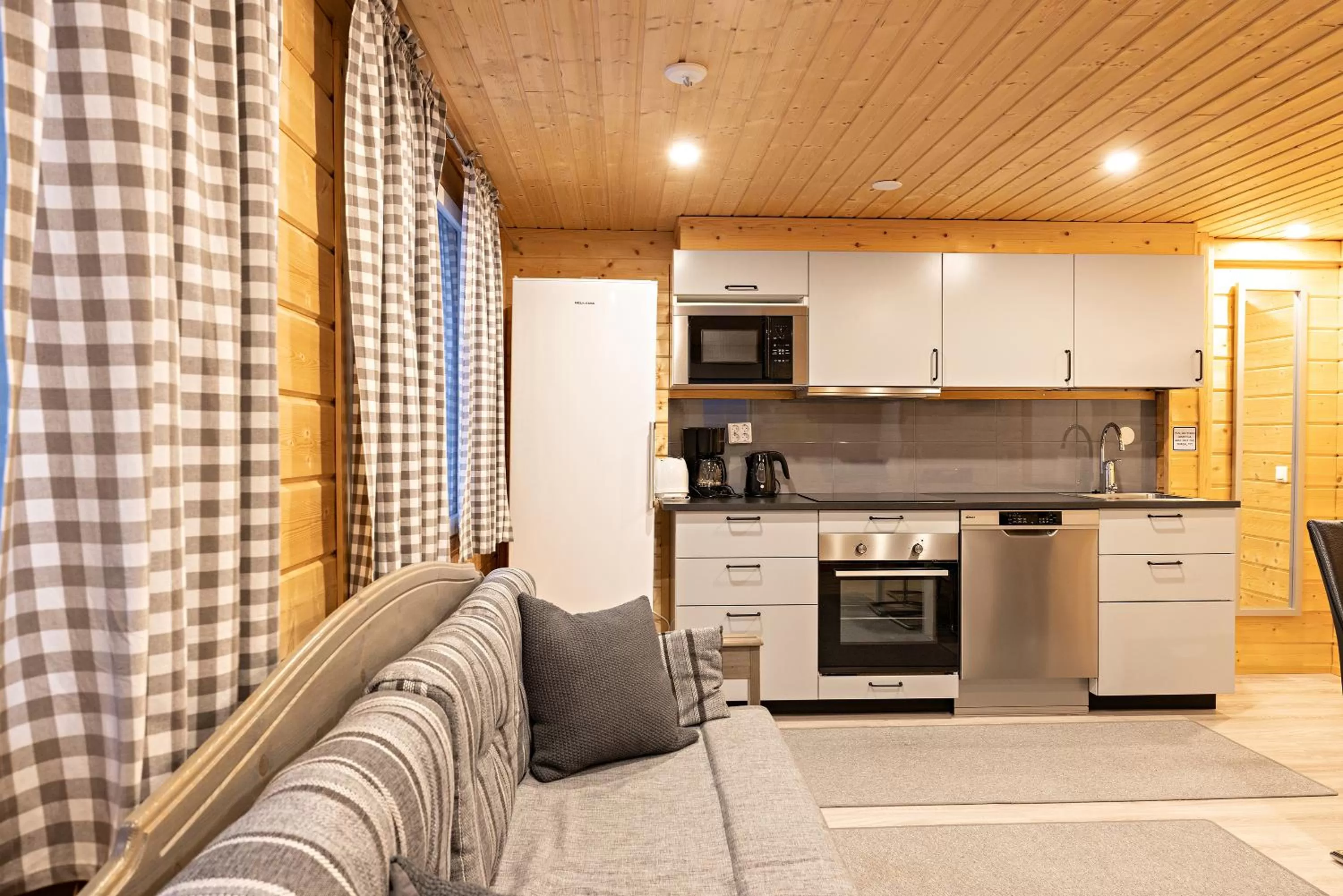 Kitchen/Kitchenette in Arctic River Resort