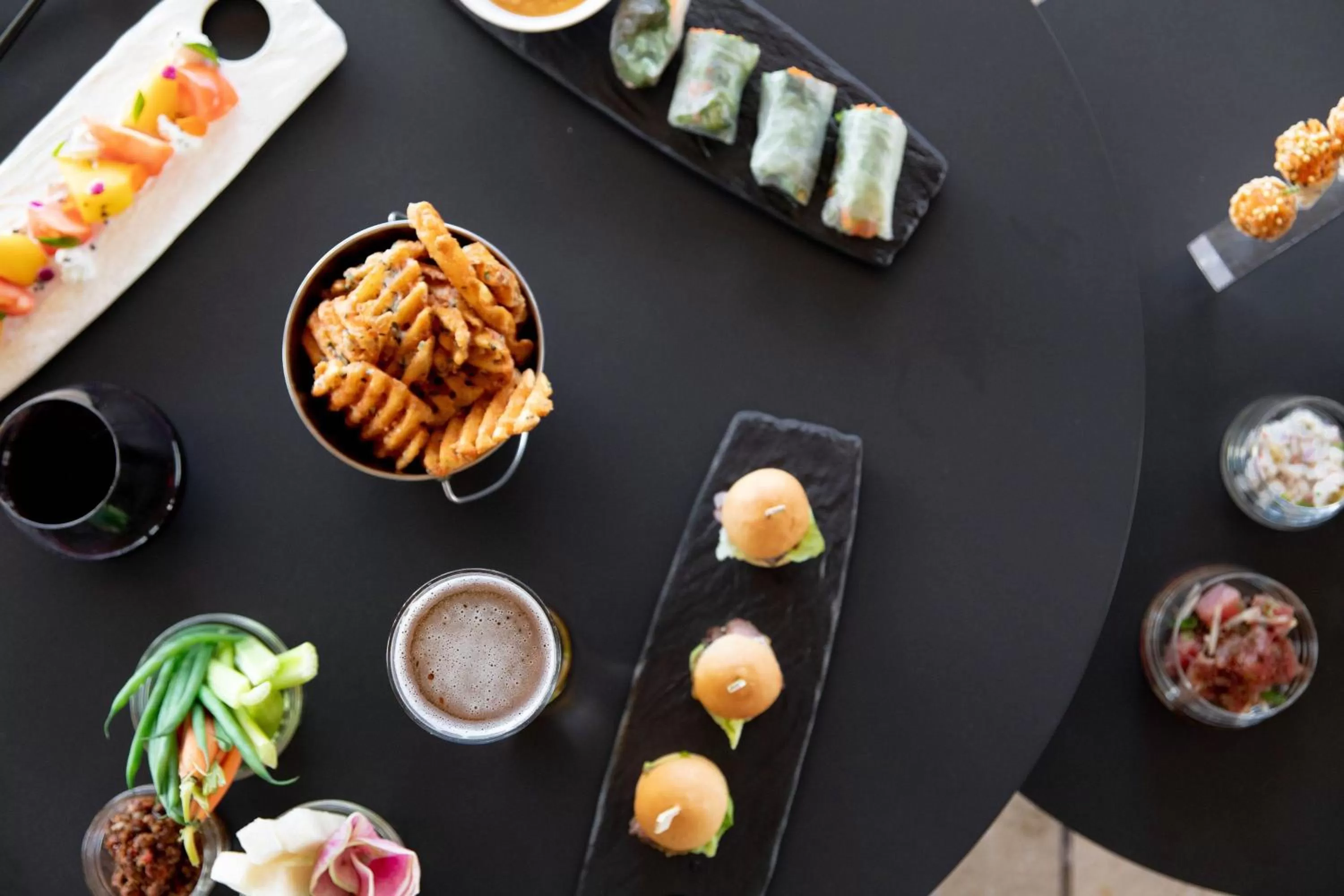 Lounge or bar in Sheraton Maui Resort & Spa